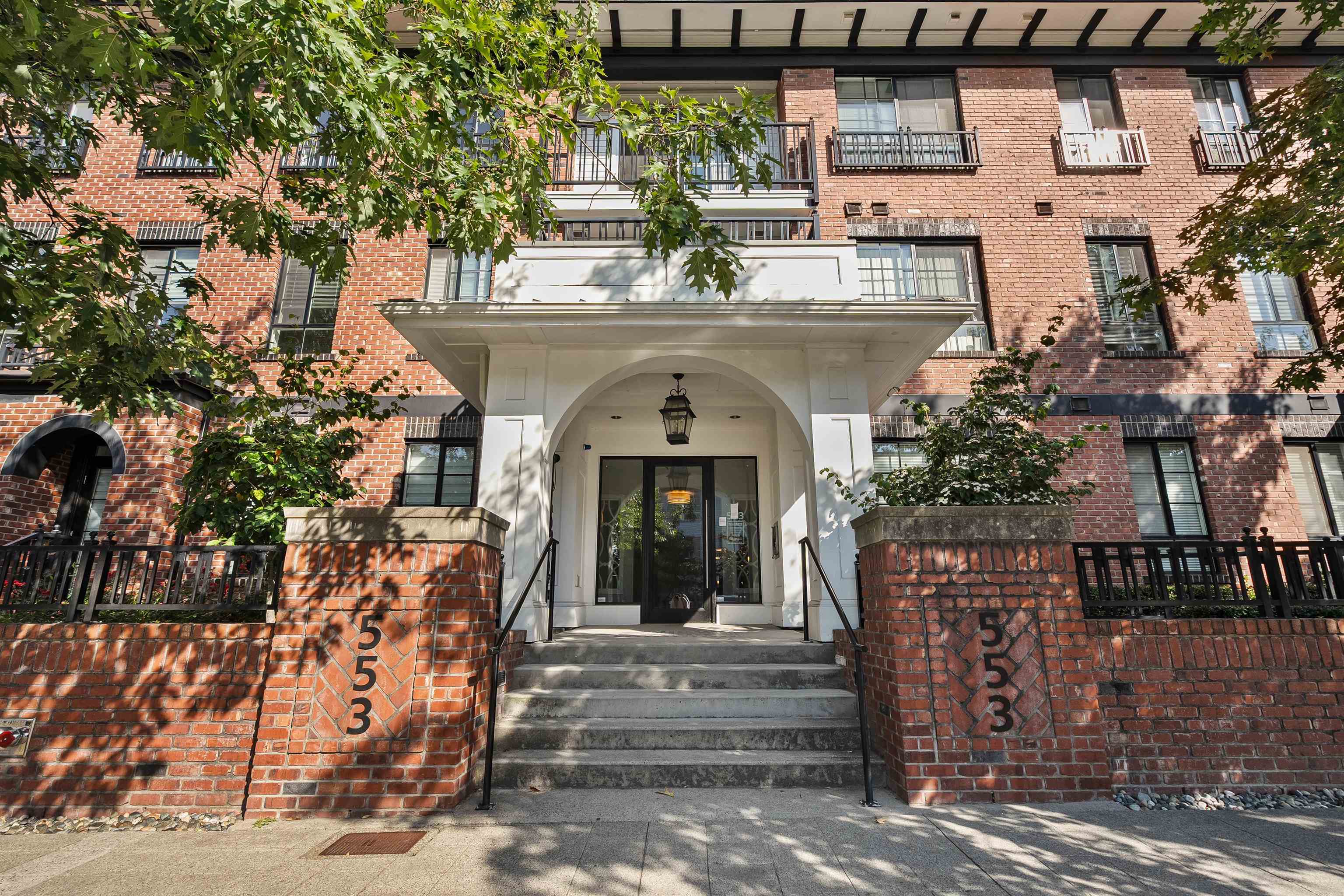 553 Foster Avenue #301, Coquitlam, BC V3J 0B5