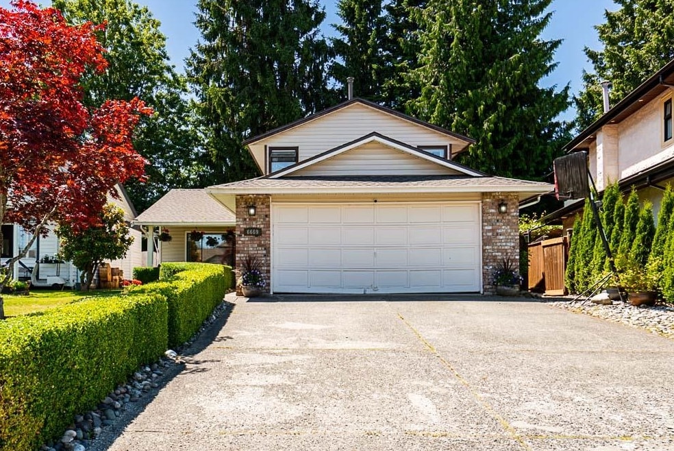 129 Street, Surrey, BC V3W 8Y1