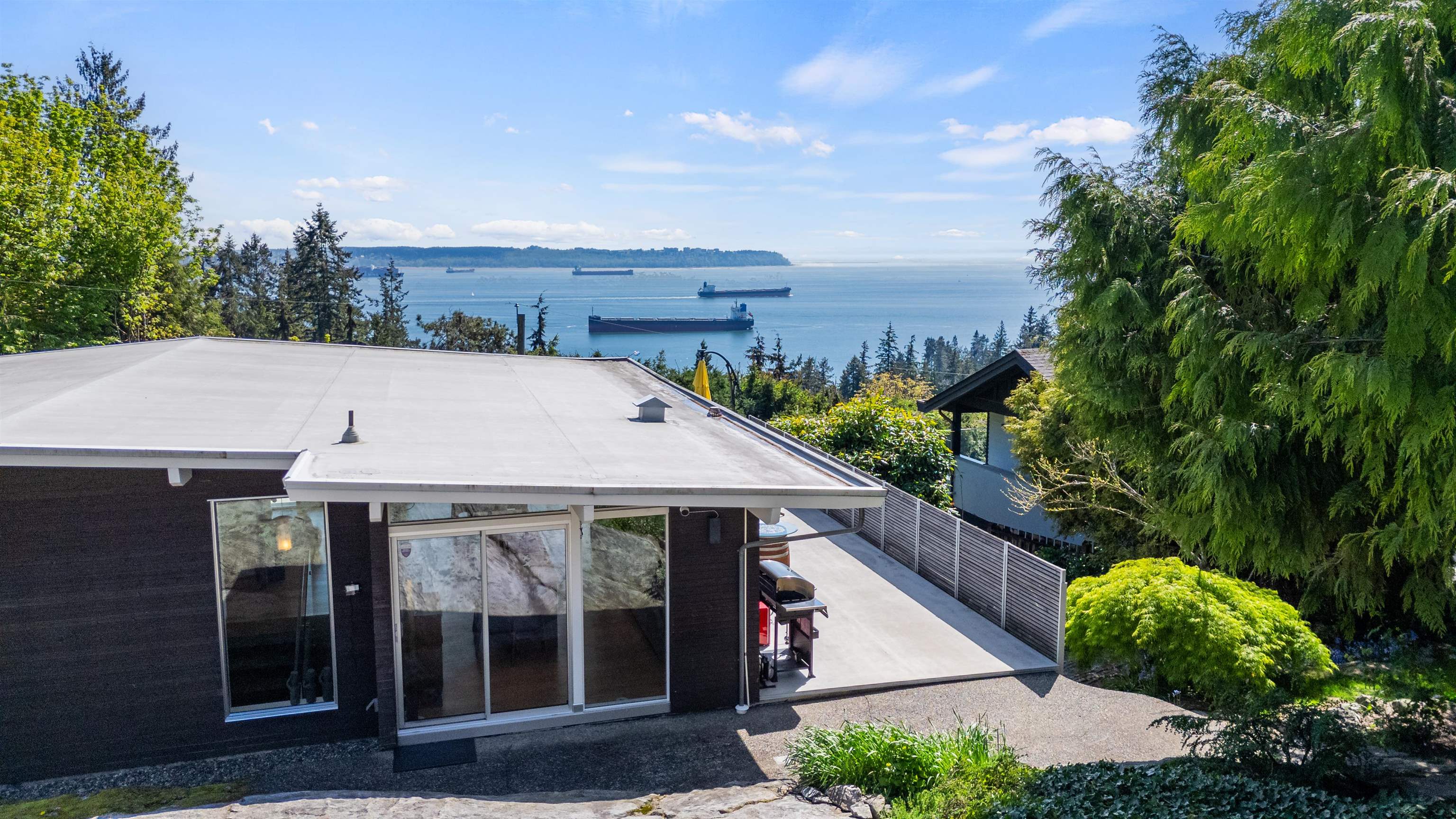 4045 Bayridge Avenue, West Vancouver, BC V7V 3J9