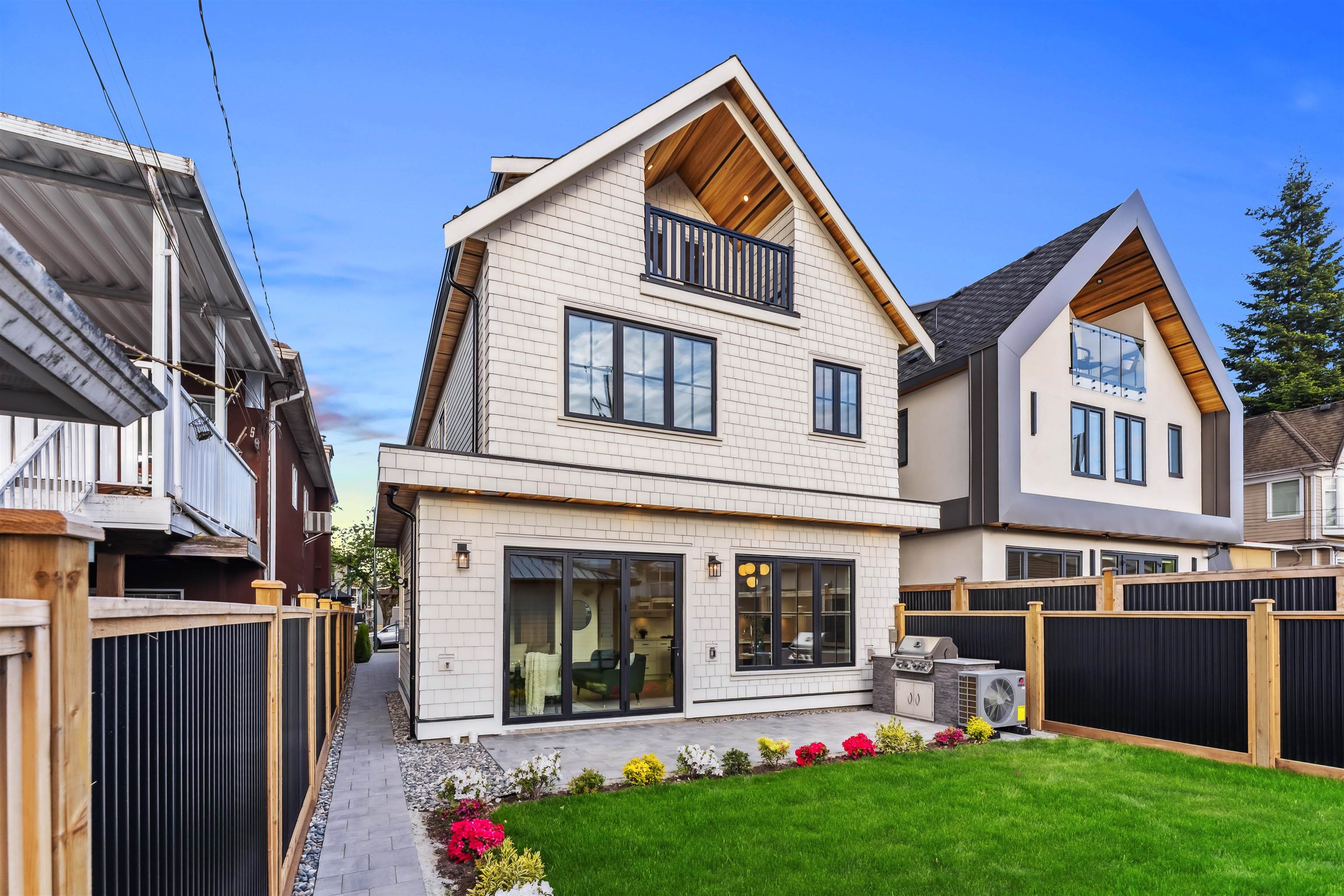 4763 Commercial Street #2, Vancouver, BC V5N 4G8