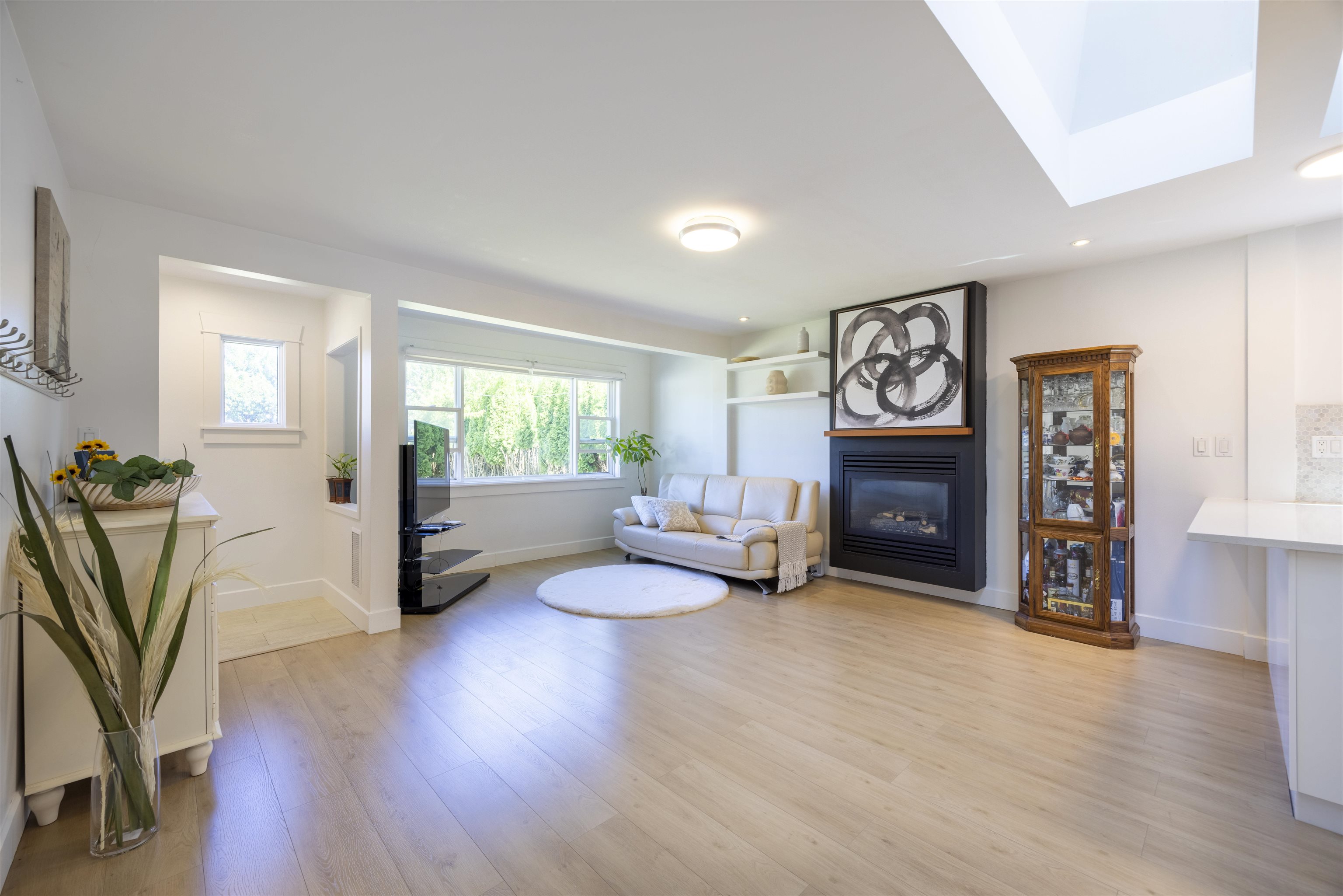 931 Sperling Avenue, Burnaby, BC V5B 4H7