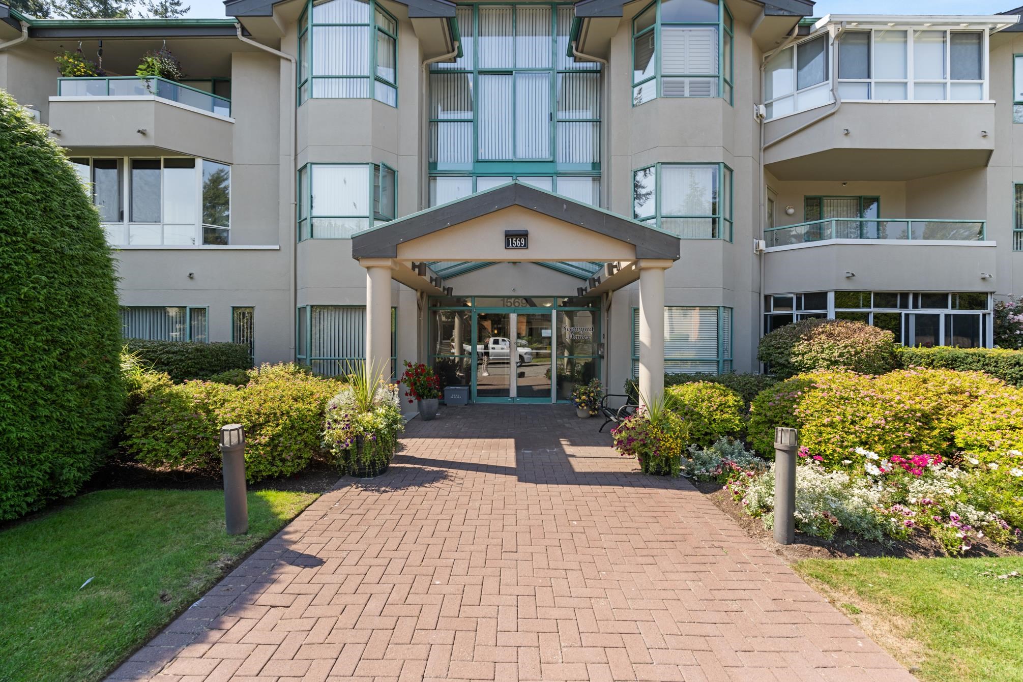 1569 Everall Street #302, White Rock, BC V4B 3T2