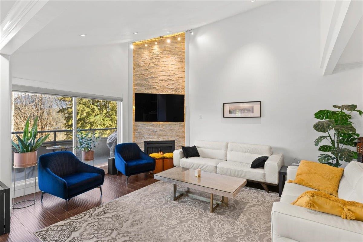 62 Shoreline Cir, Port Moody, BC V3H 4V9