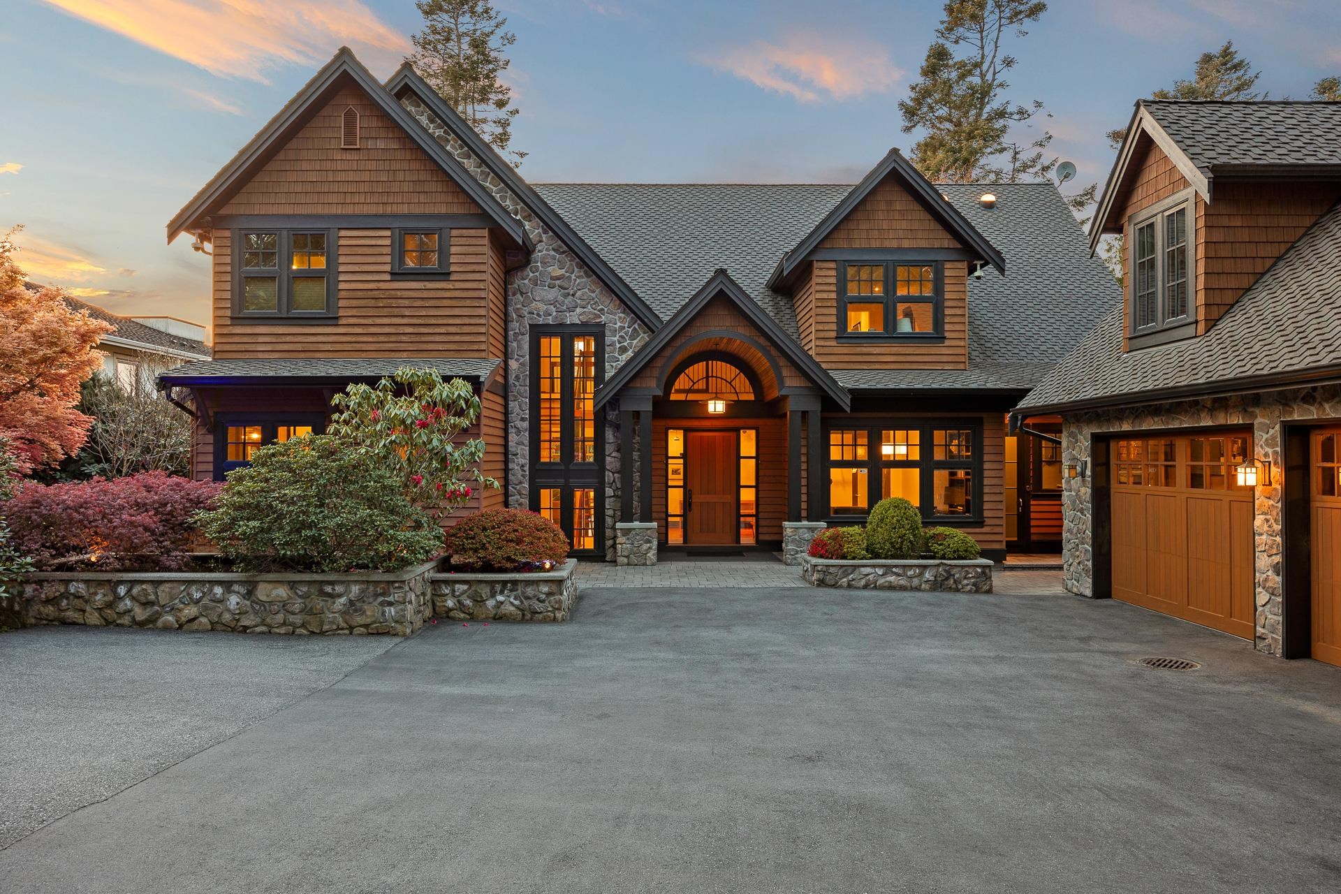 2737 Crescent Drive, Surrey, BC V4A 3J9
