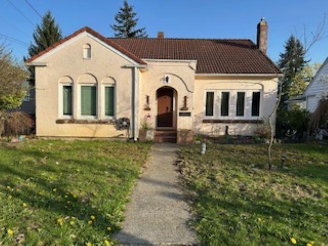 1828 8th Avenue, New Westminster, BC V3M 2T1