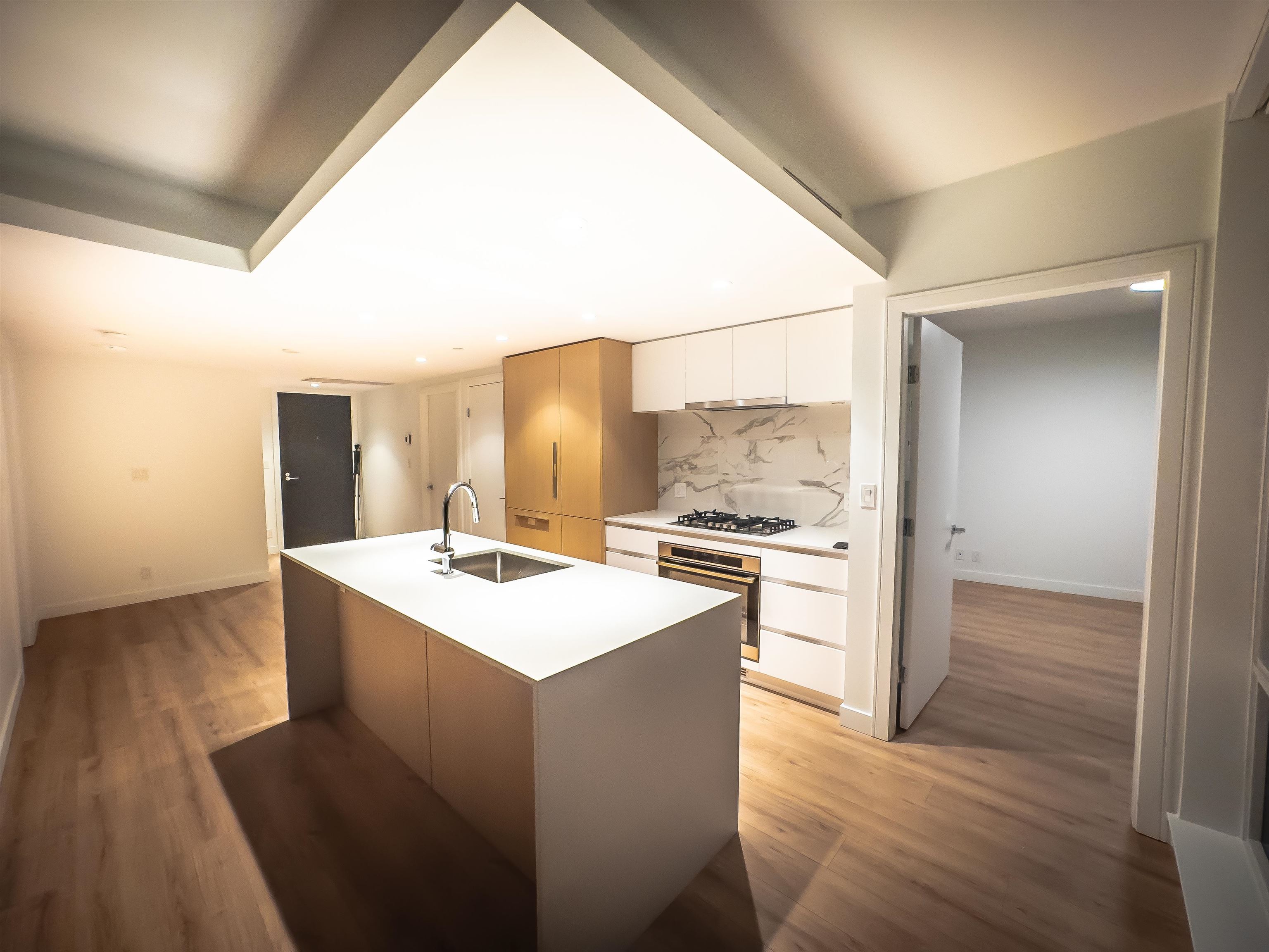 1500 Fern Street #1401, North Vancouver, BC V7J 1H6