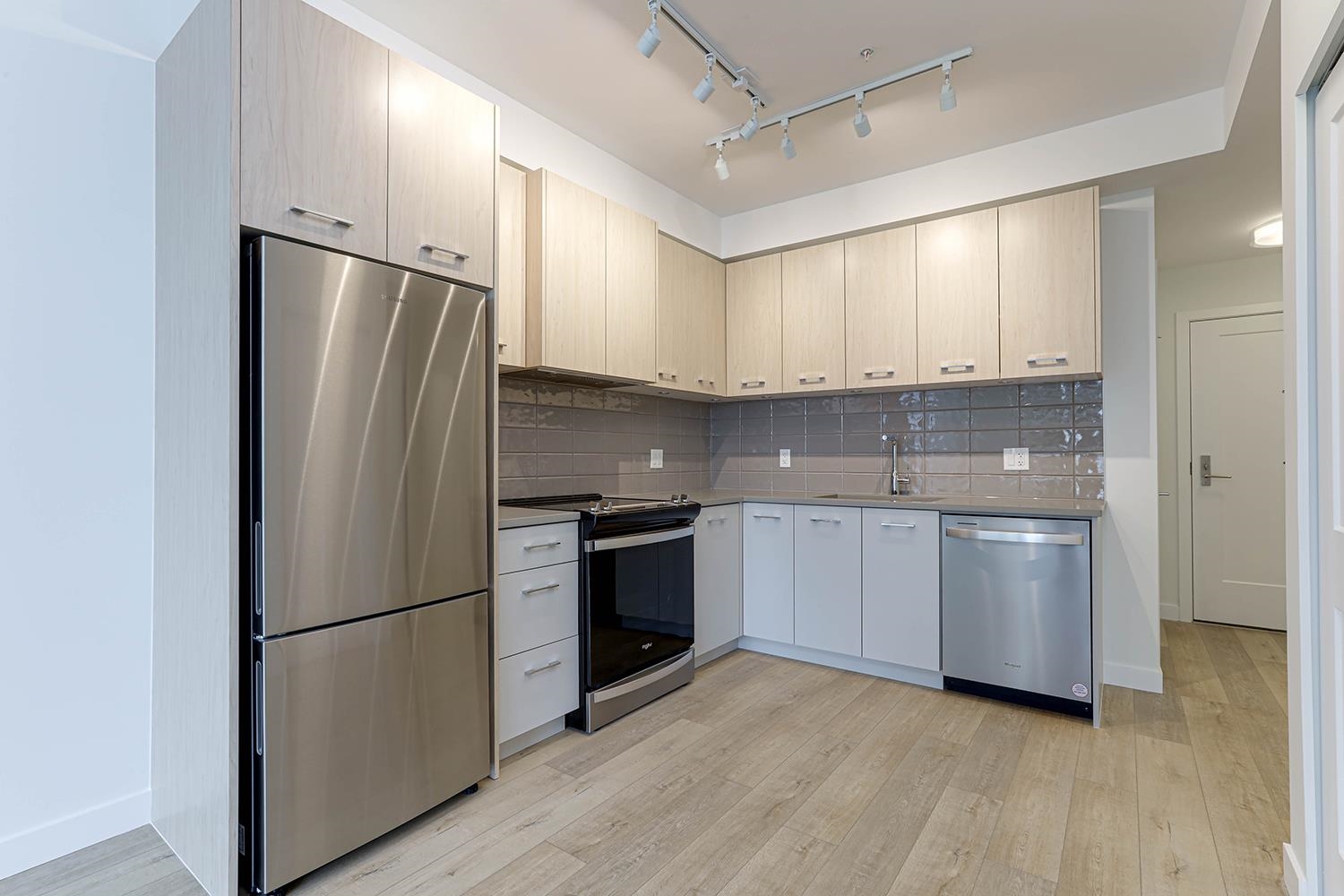 4933 Clarendon Street #411, Vancouver, BC V5R 3J3
