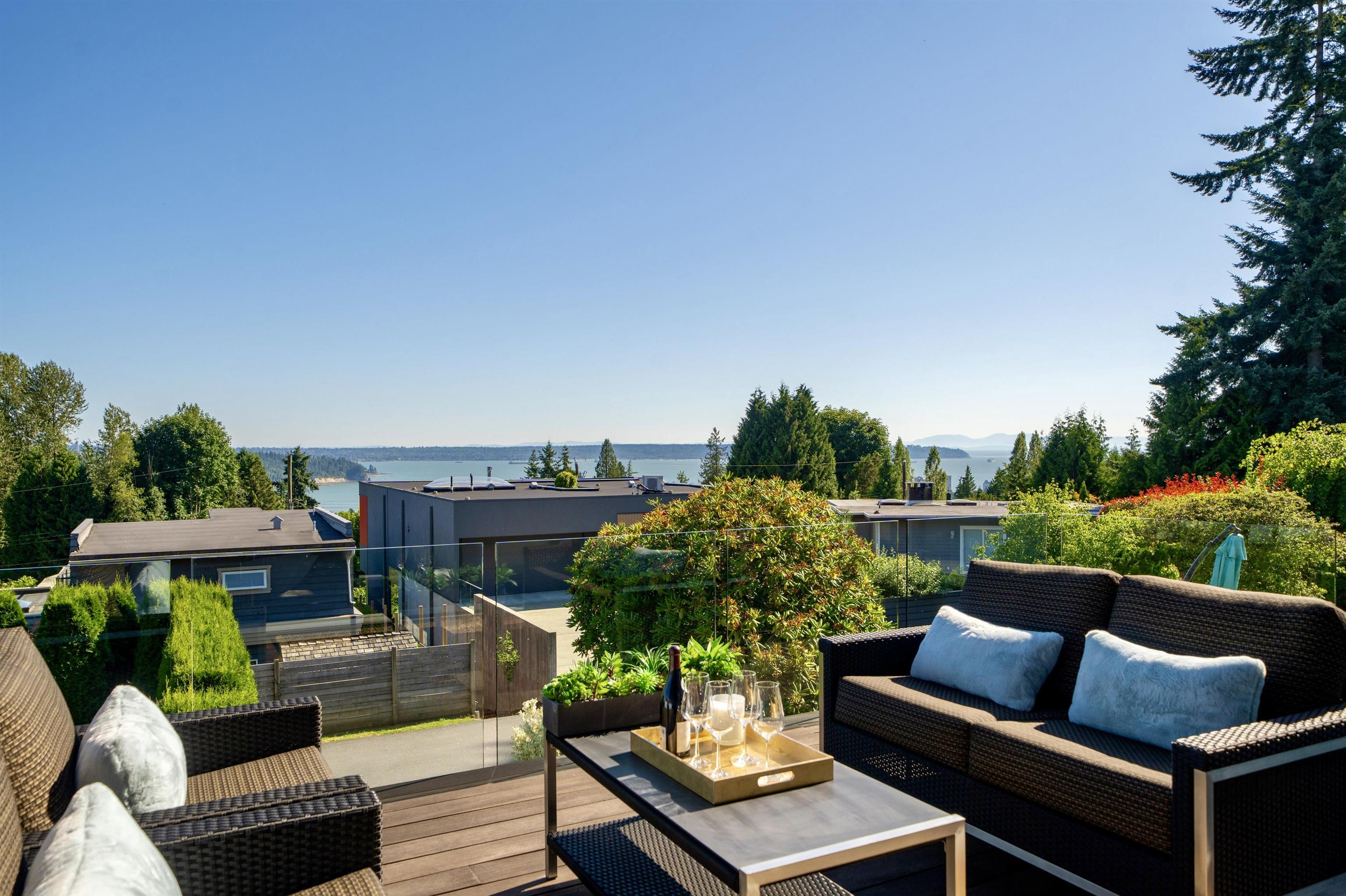 1138 Palmerston Avenue, West Vancouver, BC V7S 2J6