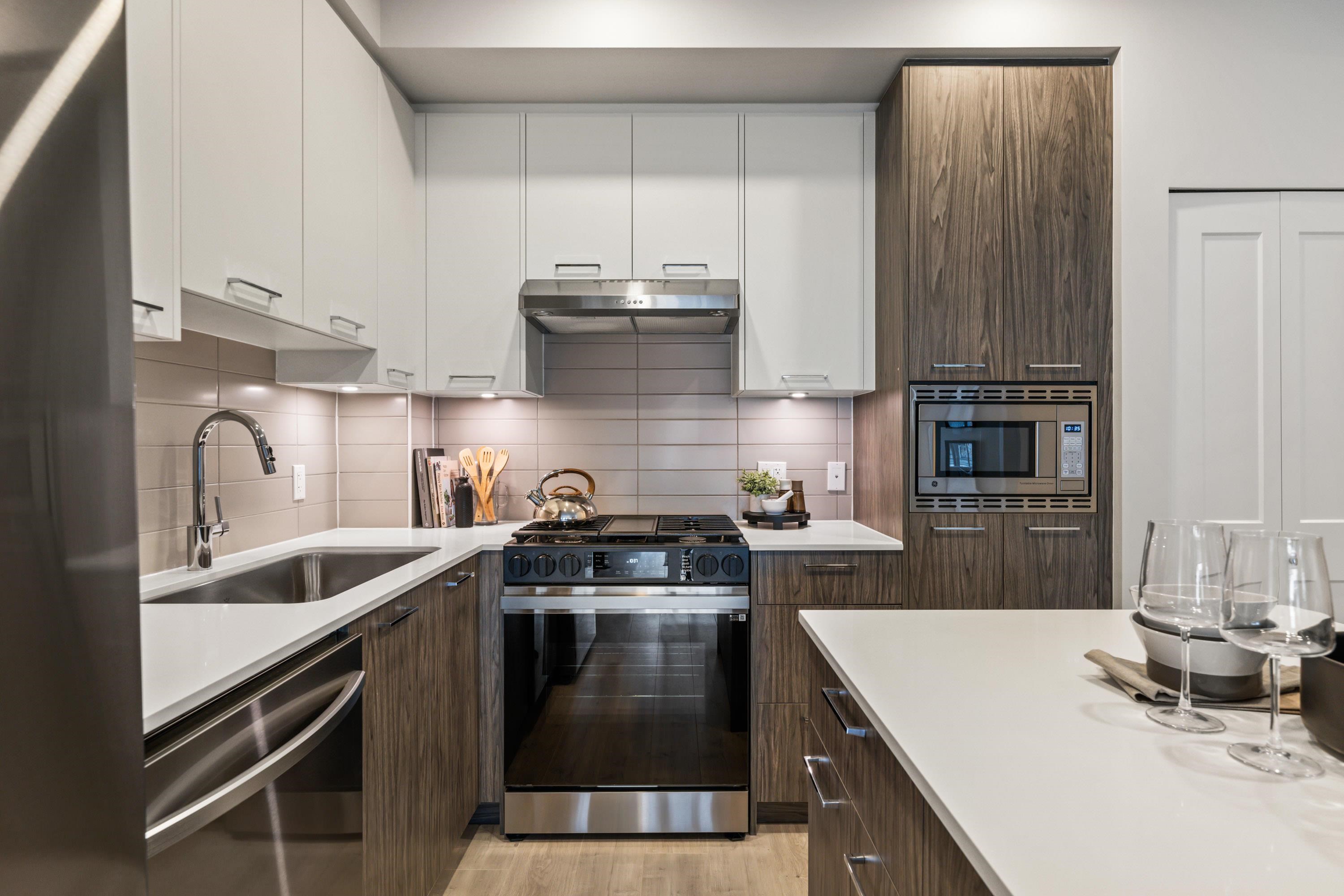 3319 148 St #506, Surrey, BC V4P 0J2