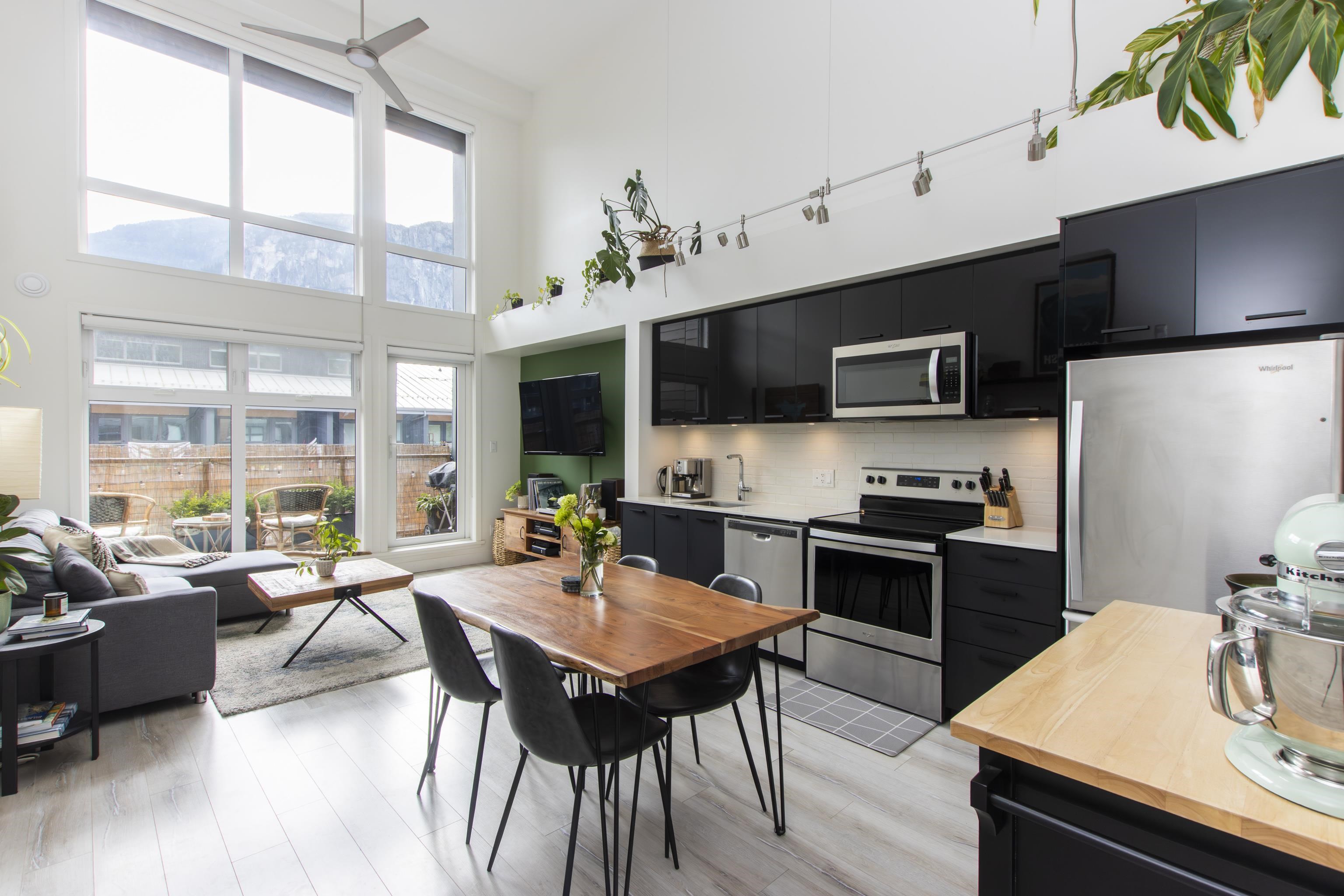 38013 3 Avenue #610, Squamish, BC V8B 0Z8