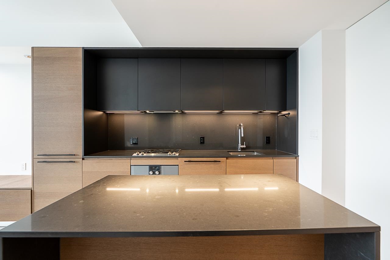 1289 Hornby Street #2102, Vancouver, BC V6Z 0G7