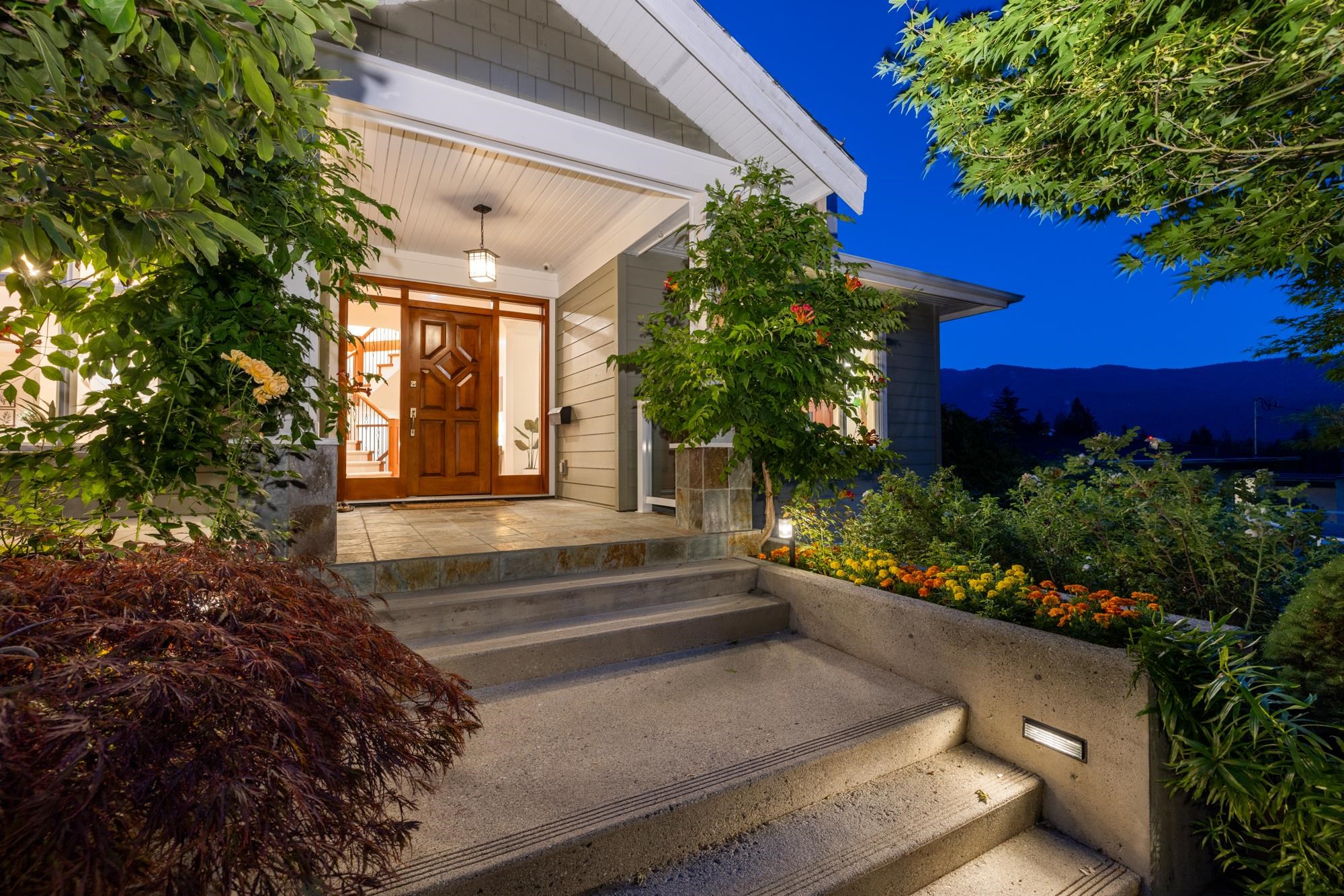 1122 Kilmer Road, North Vancouver, BC V7K 1R1