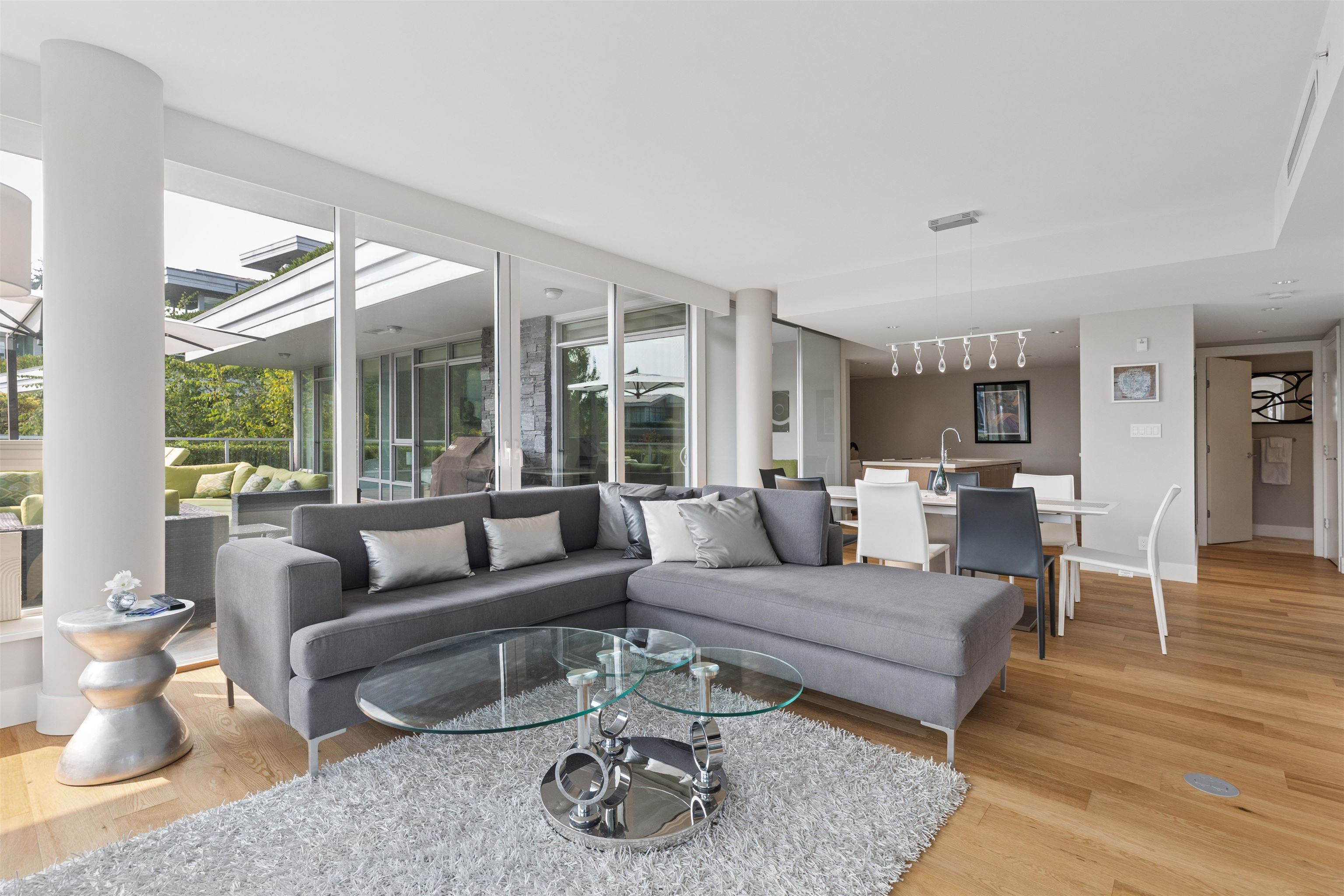 908 Keith Road #201, West Vancouver, BC V7T 1M3