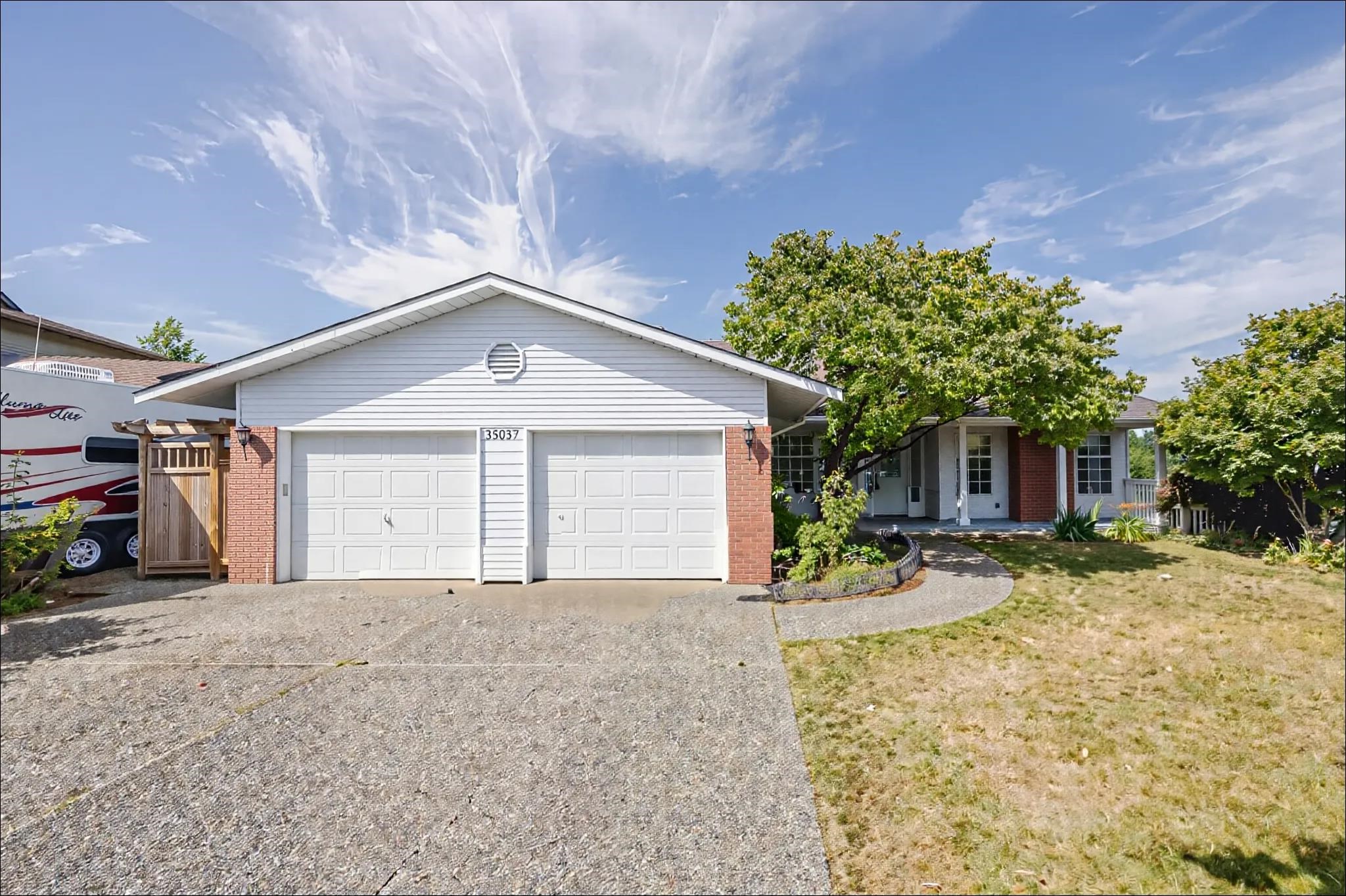 33033 Banff Place, Abbotsford, BC V2S 7B1