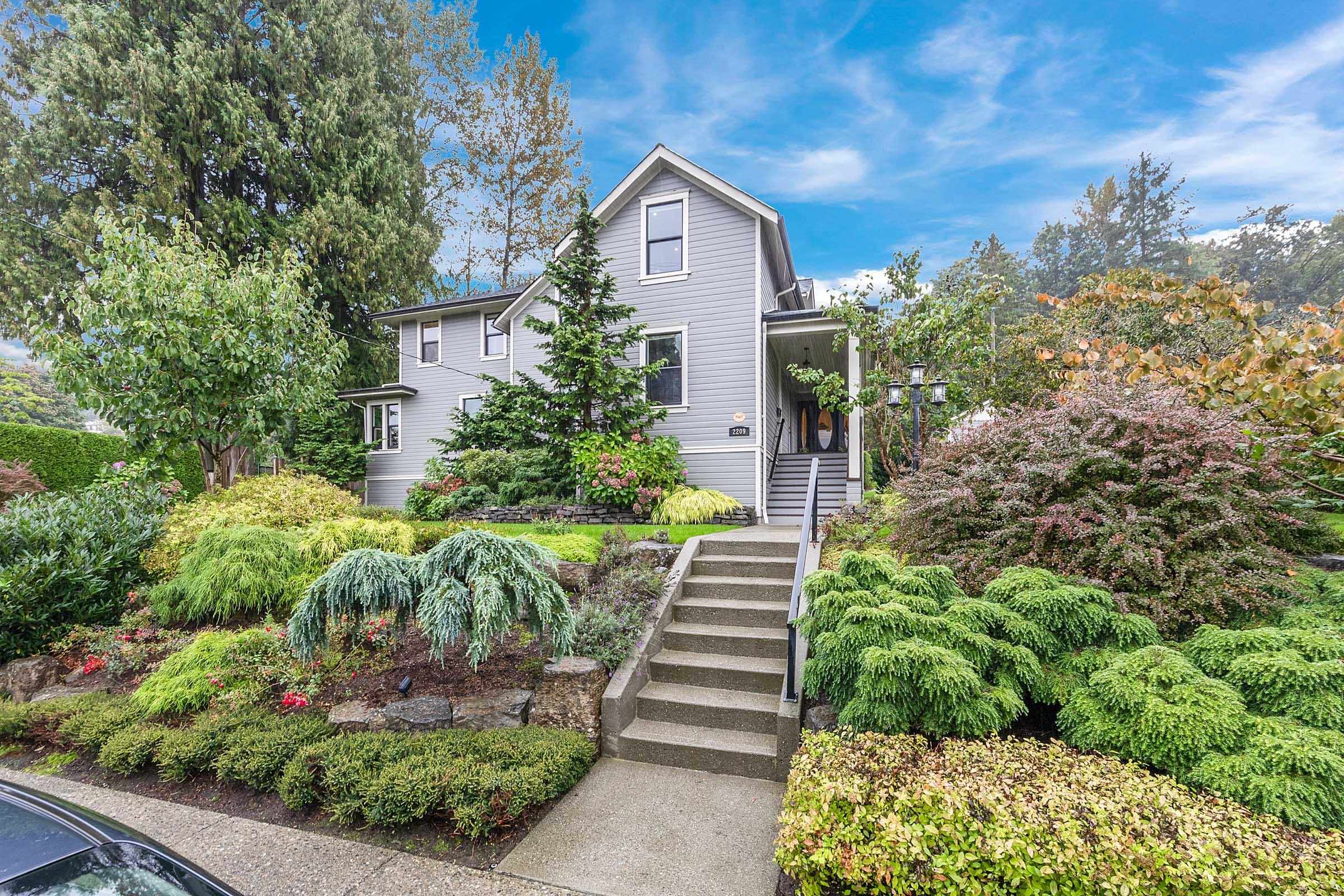 2209 Saint George Street, Port Moody, BC V3H 2G1