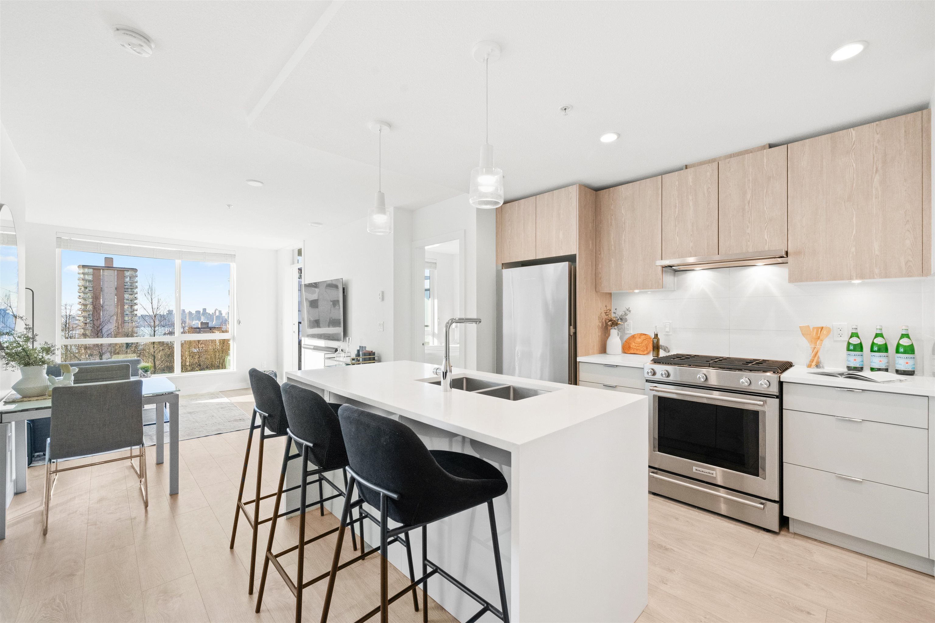 108 8th Street East #304, North Vancouver, BC V7L 0H1