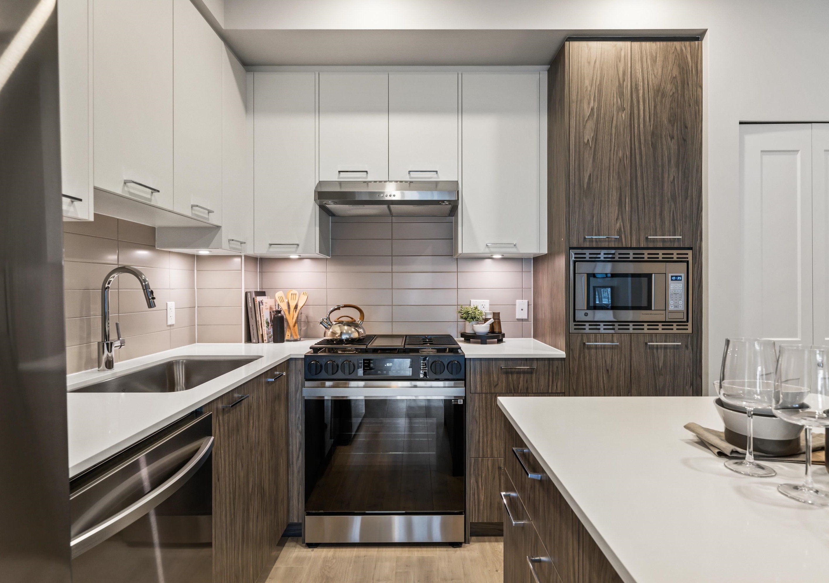 3317 148 St #704 #704, Surrey, BC V4P 0H9