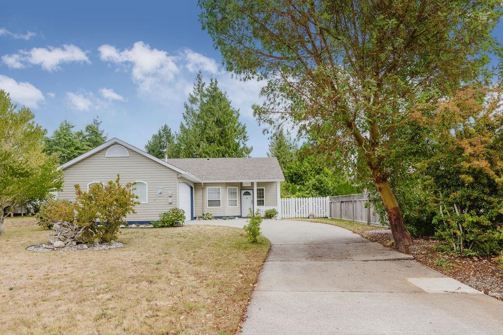 6307 Homestead Ave, Sechelt, BC V7Z 0M6