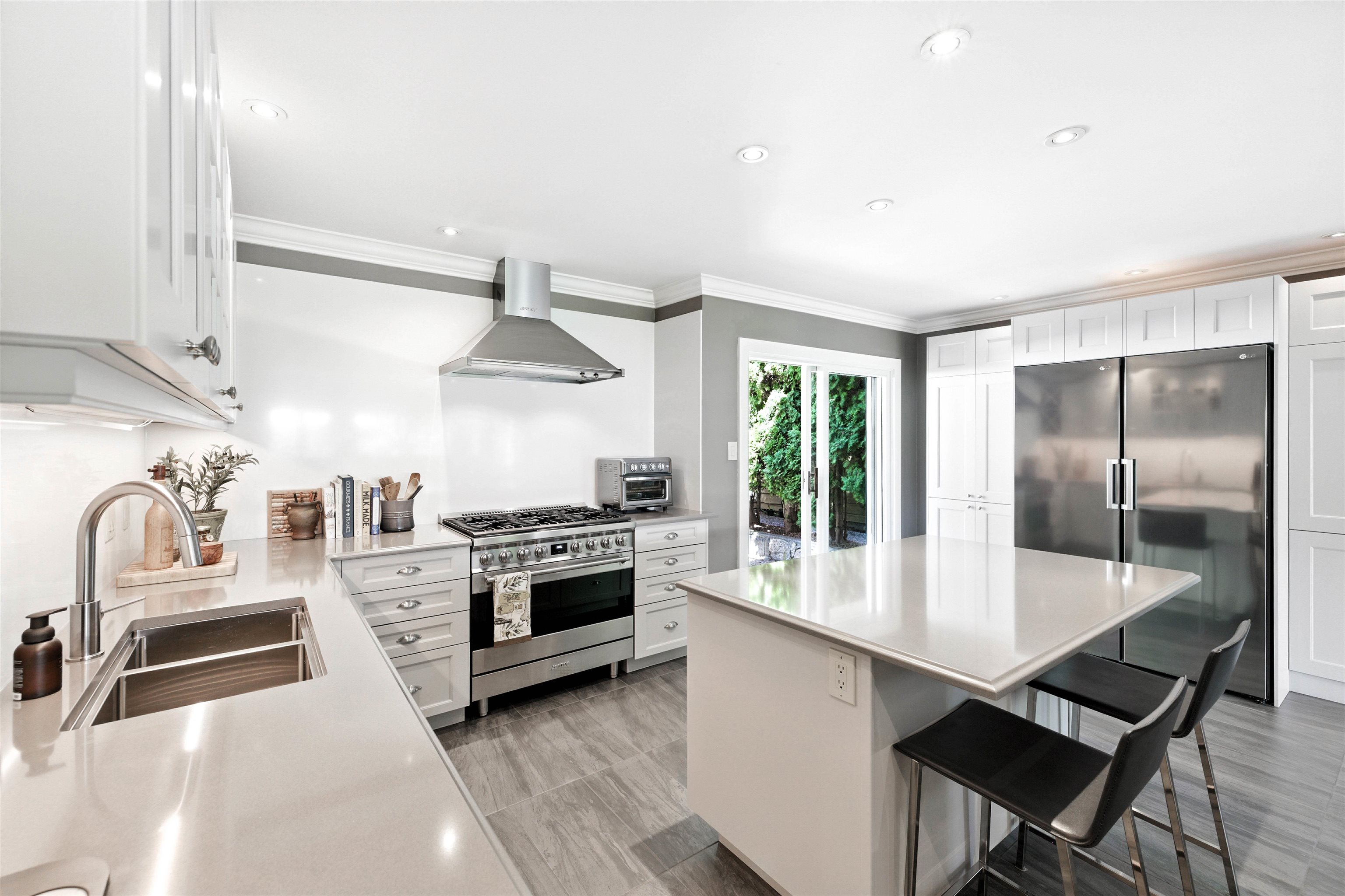 4817 Meadfeild Road, West Vancouver, BC V7W 3E6