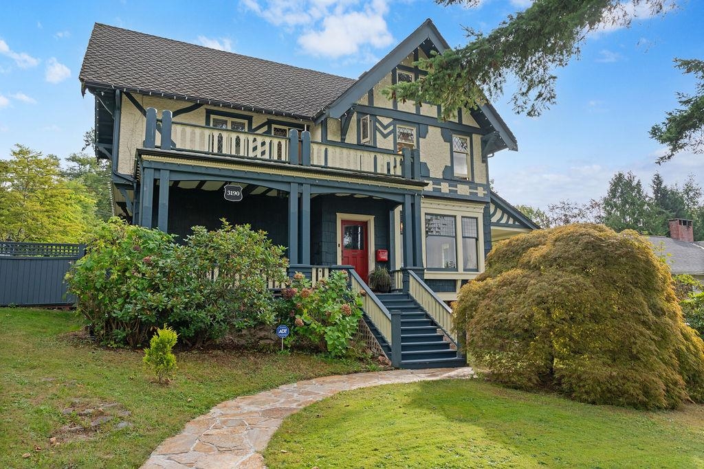 3190 Saint Georges Avenue, North Vancouver, BC V7N 1V2