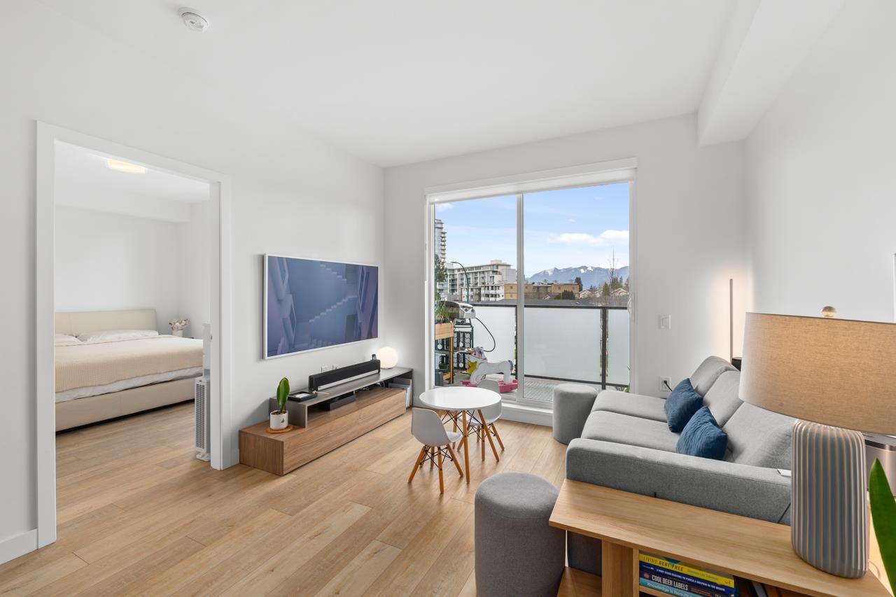 4933 Clarendon St #207, Vancouver, BC V5R 0J6