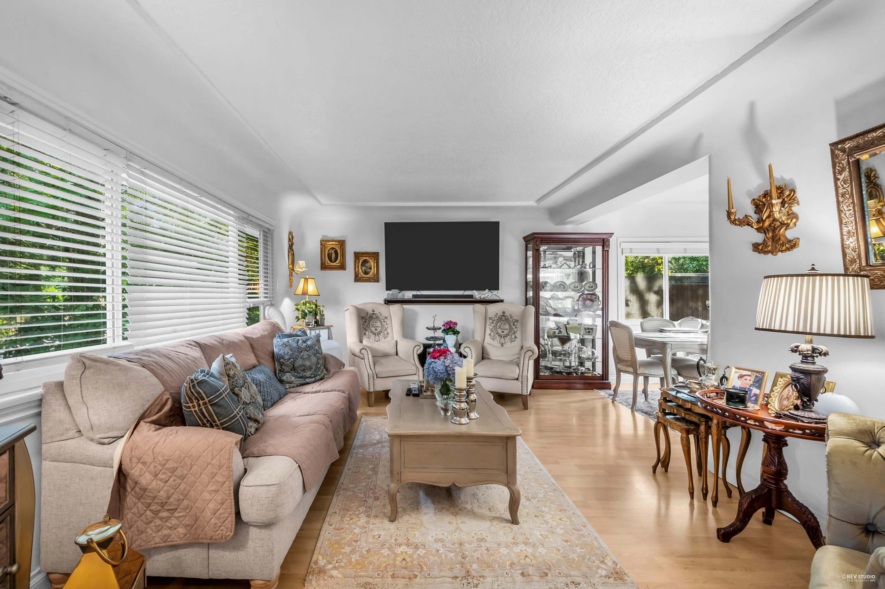 1052 Montroyal Boulevard, North Vancouver, BC V7R 2H4