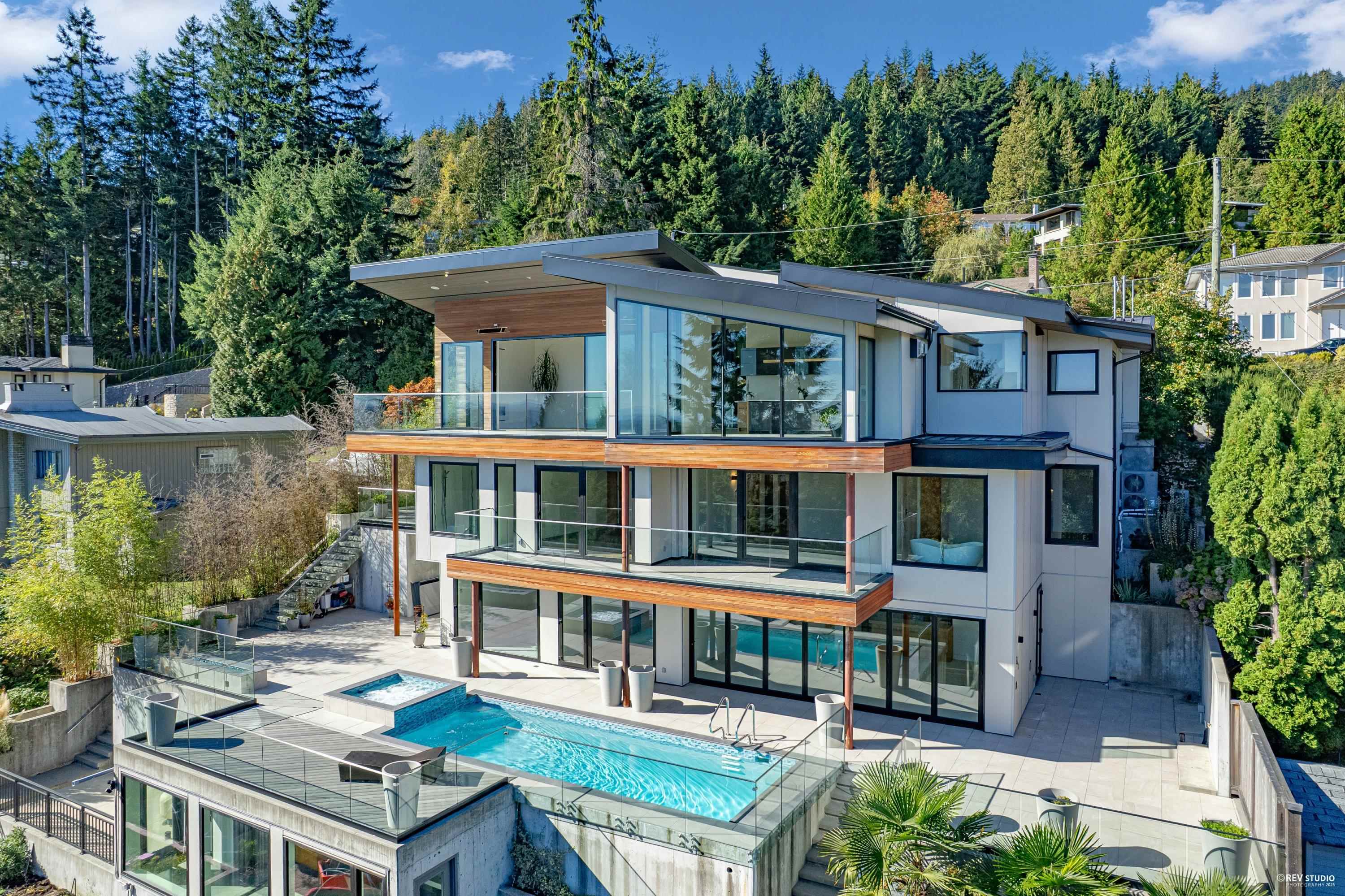 535 Craigmohr Drive, West Vancouver, BC V7S 1W8
