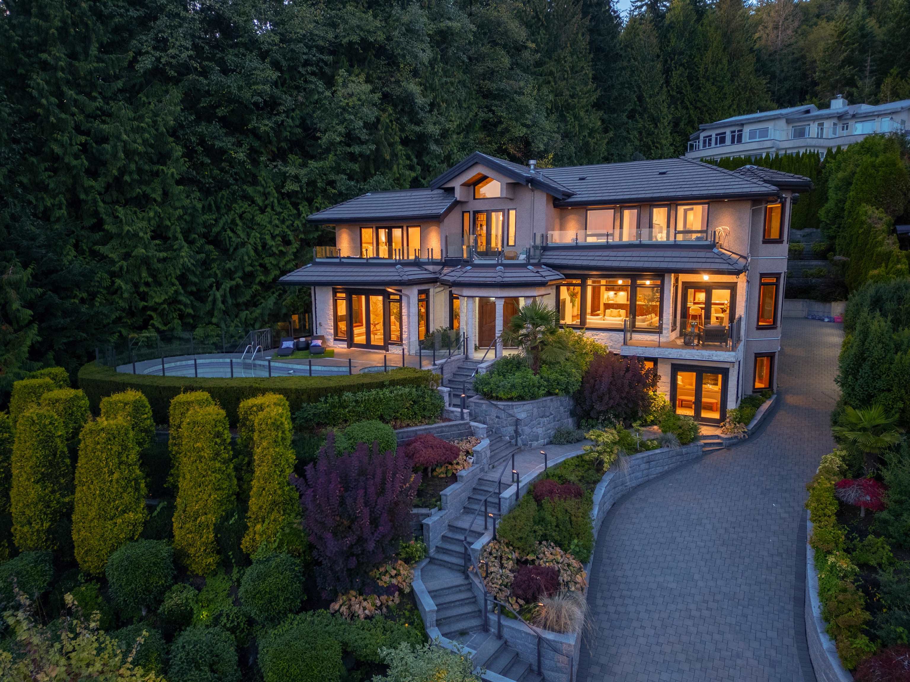 2673 Finch Hill, West Vancouver, BC V7S 3H3