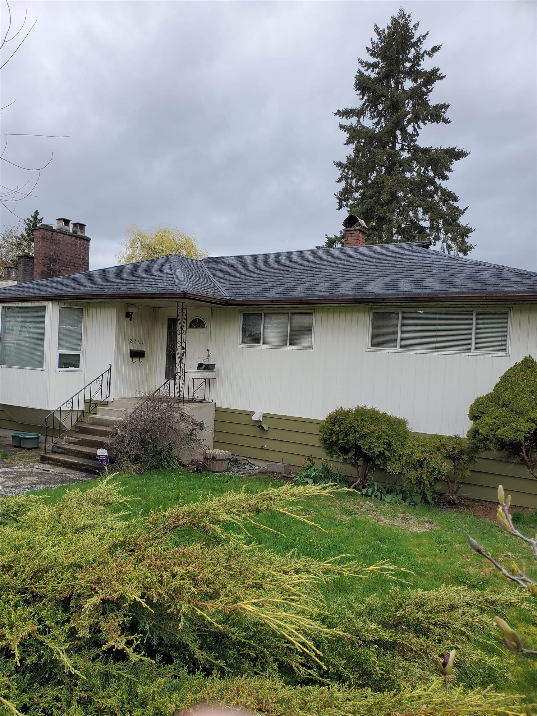 2261 Hawthorne Avenue, Port Coquitlam, BC V3C 1W7