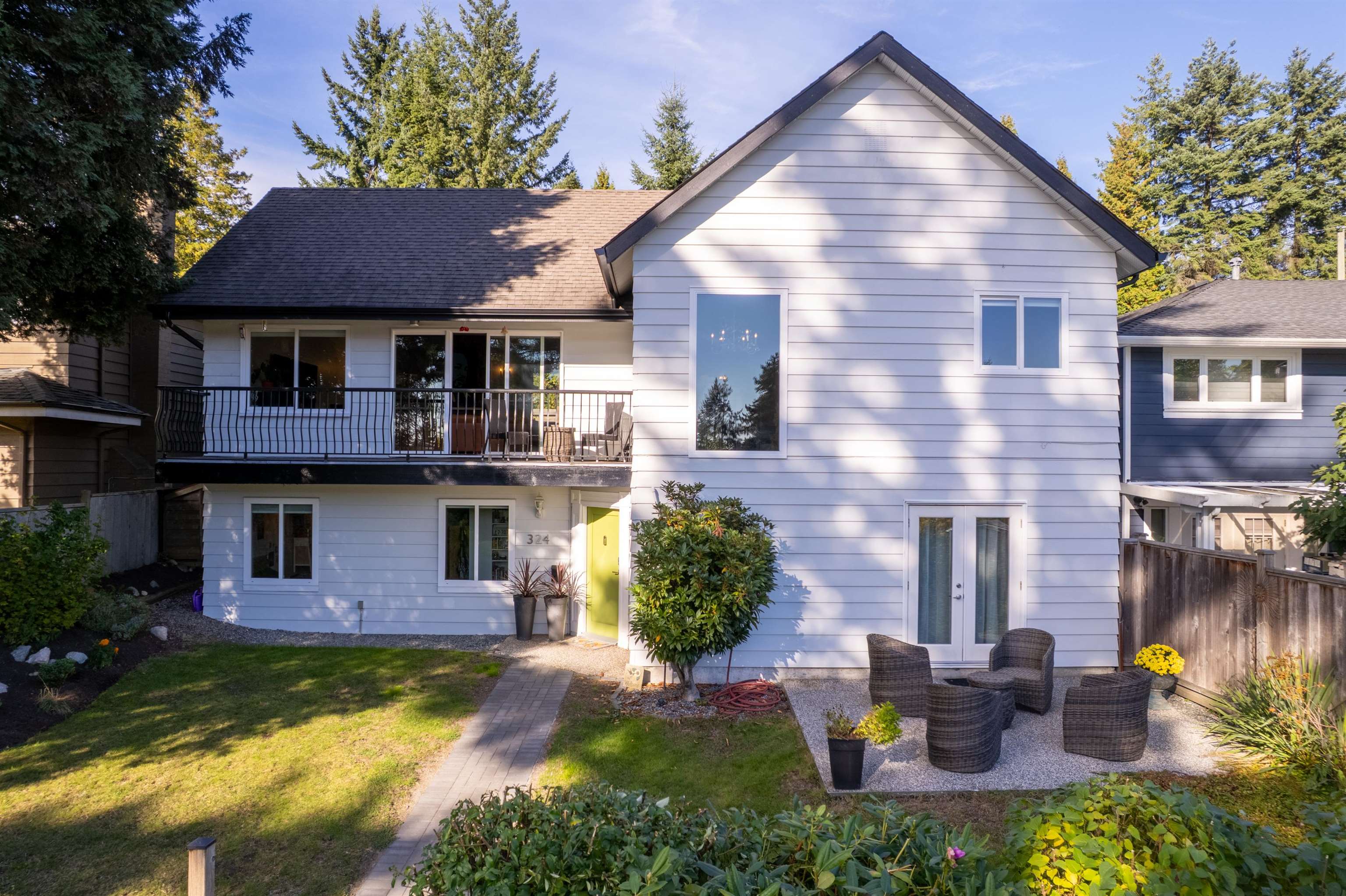 324 24th Street East, North Vancouver, BC V7L 3E8