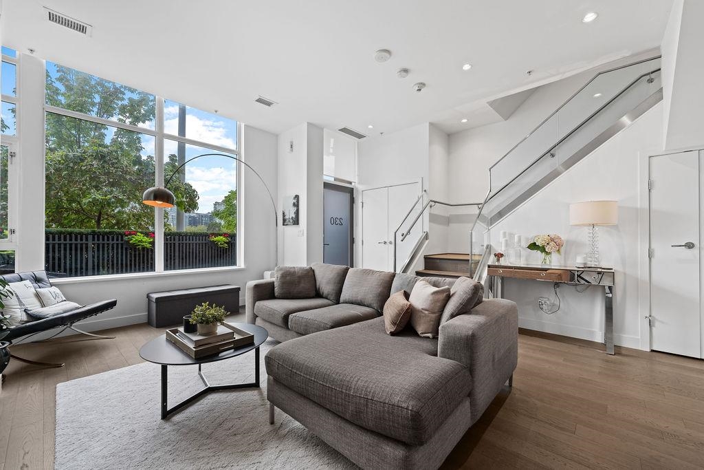 230 West 1st Avenue, Vancouver, BC V5Y 3T2