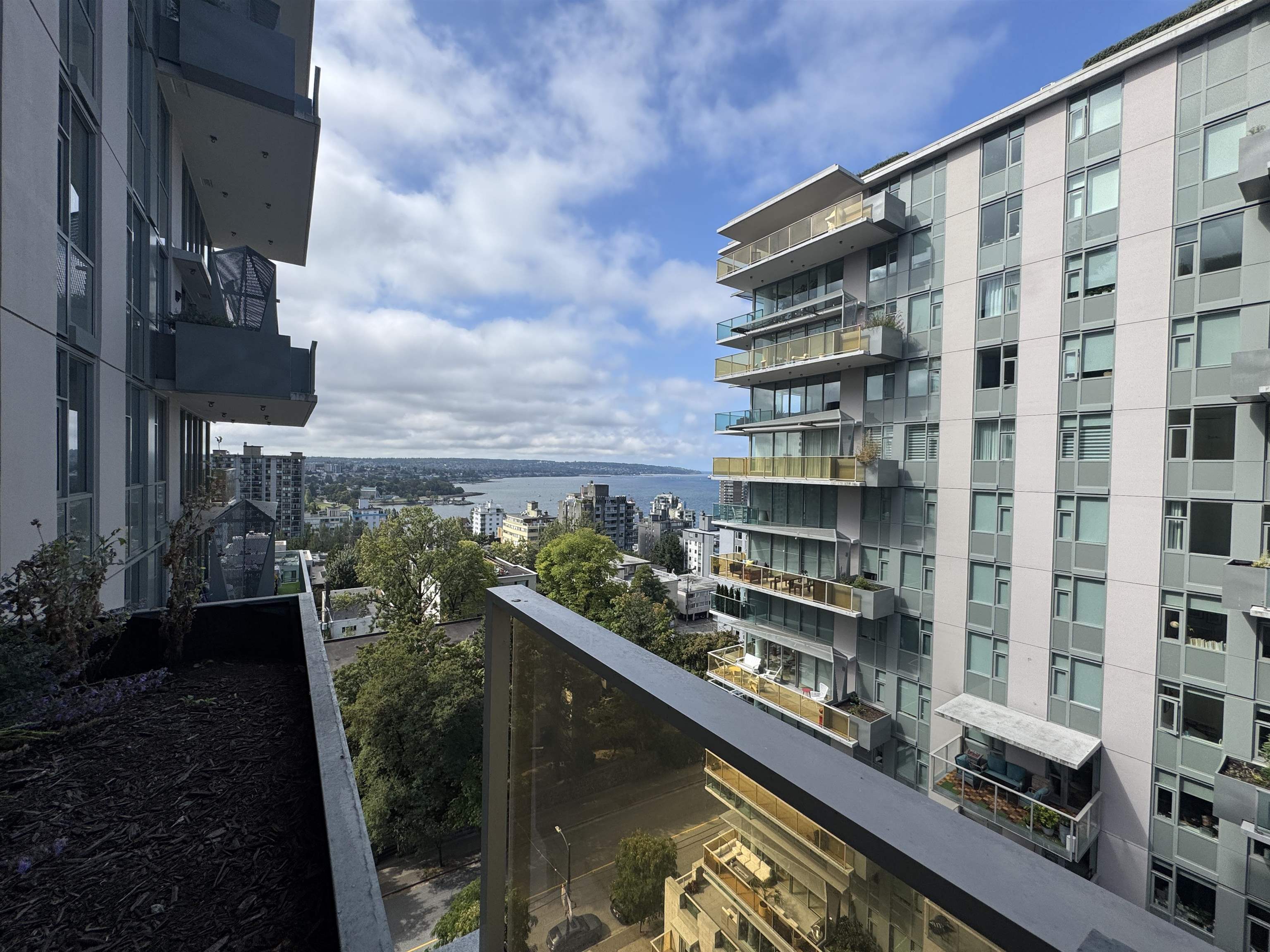 1365 Davie Street #1401, Vancouver, BC V6E 1N5