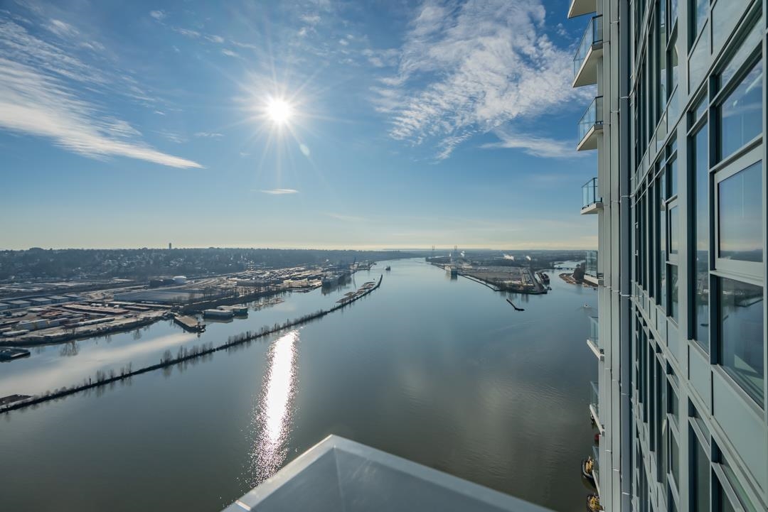 680 Quayside Dr #3907, New Westminster, BC V3M 0P2