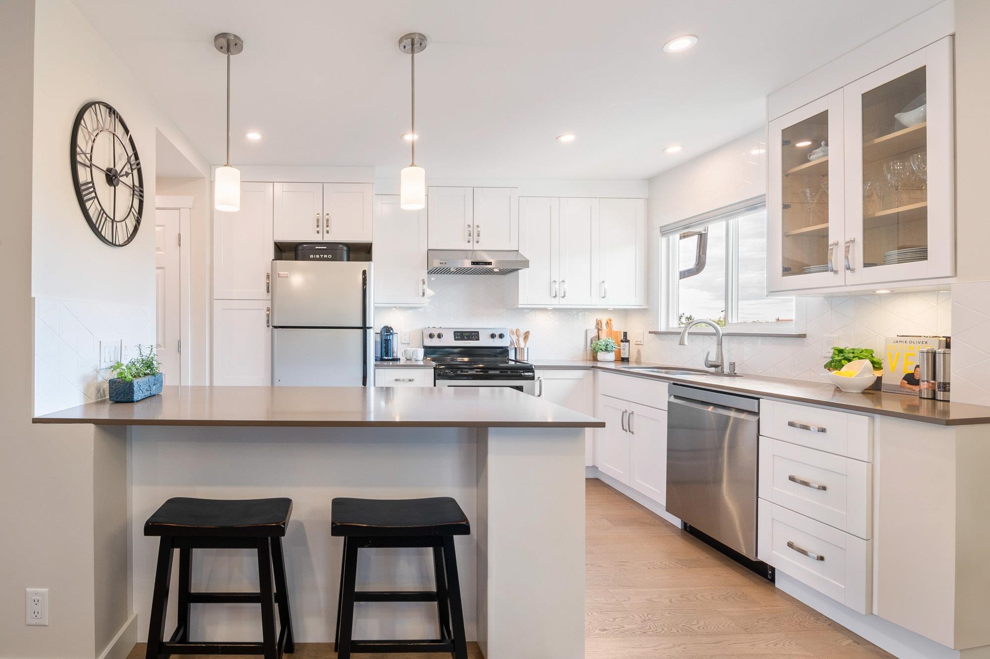 1390 Martin Street #305, White Rock, BC V4B 3W5