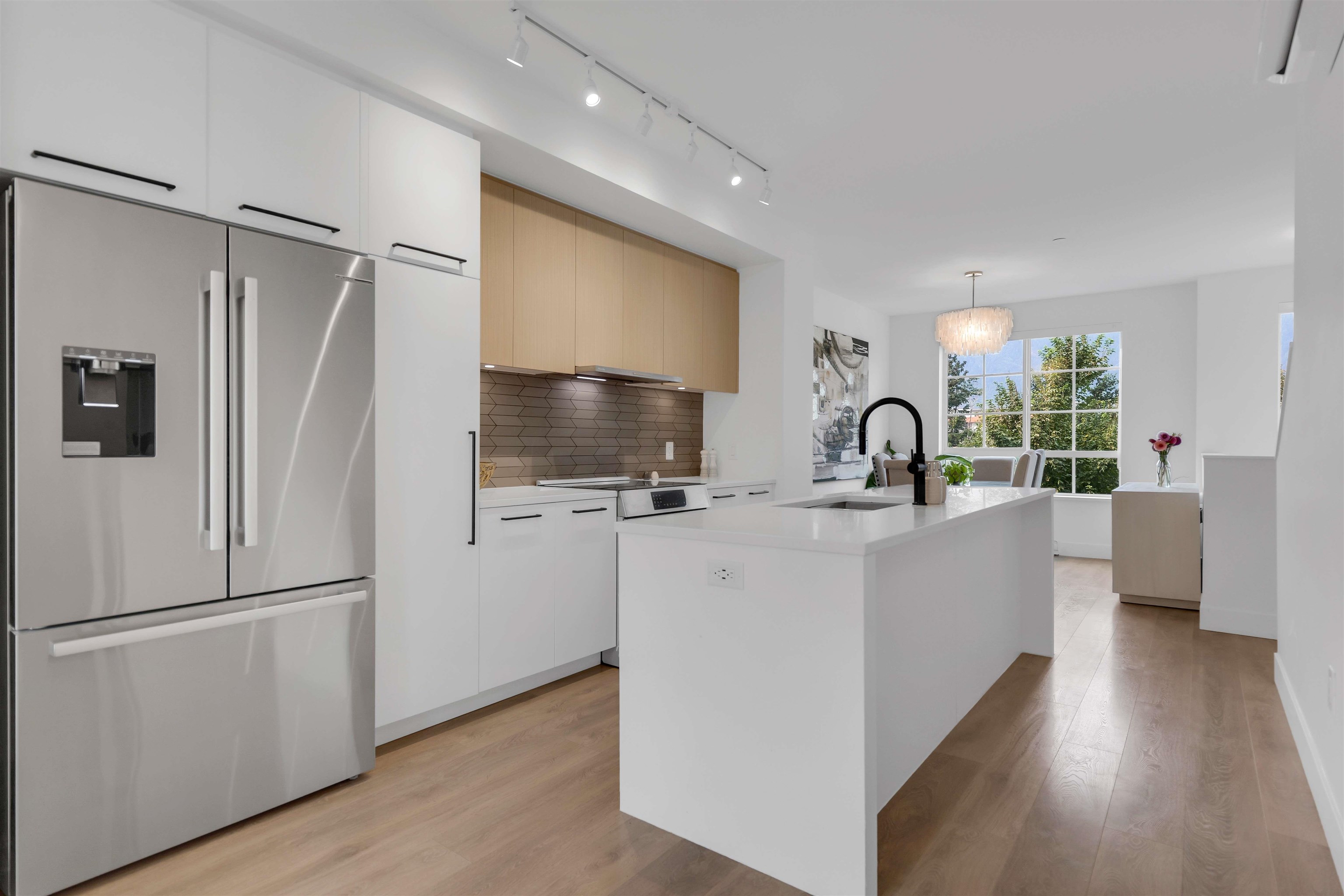 38053 Helm Way, Squamish, BC V8B 2A1
