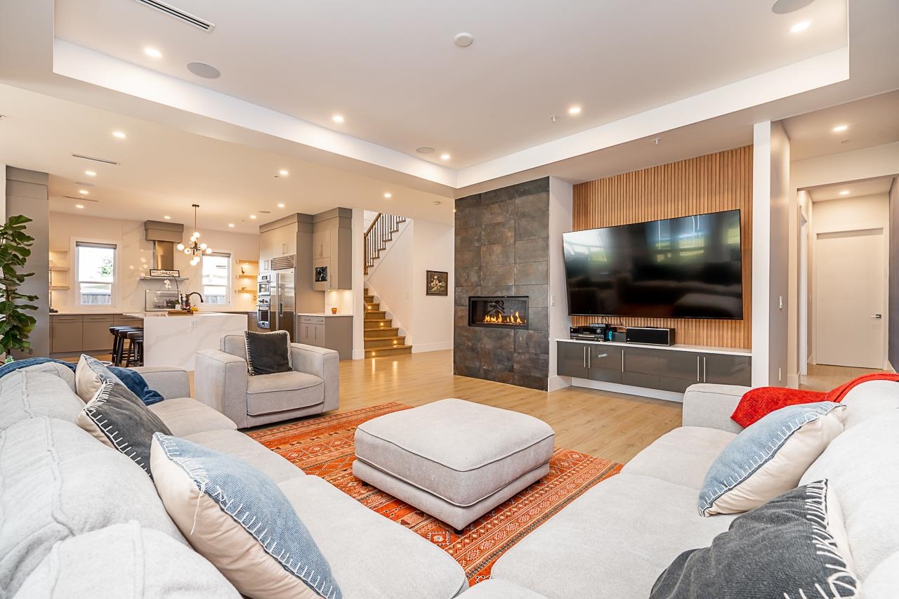 21661 Ridgeway Crescent, Maple Ridge, BC V2X 3Z6