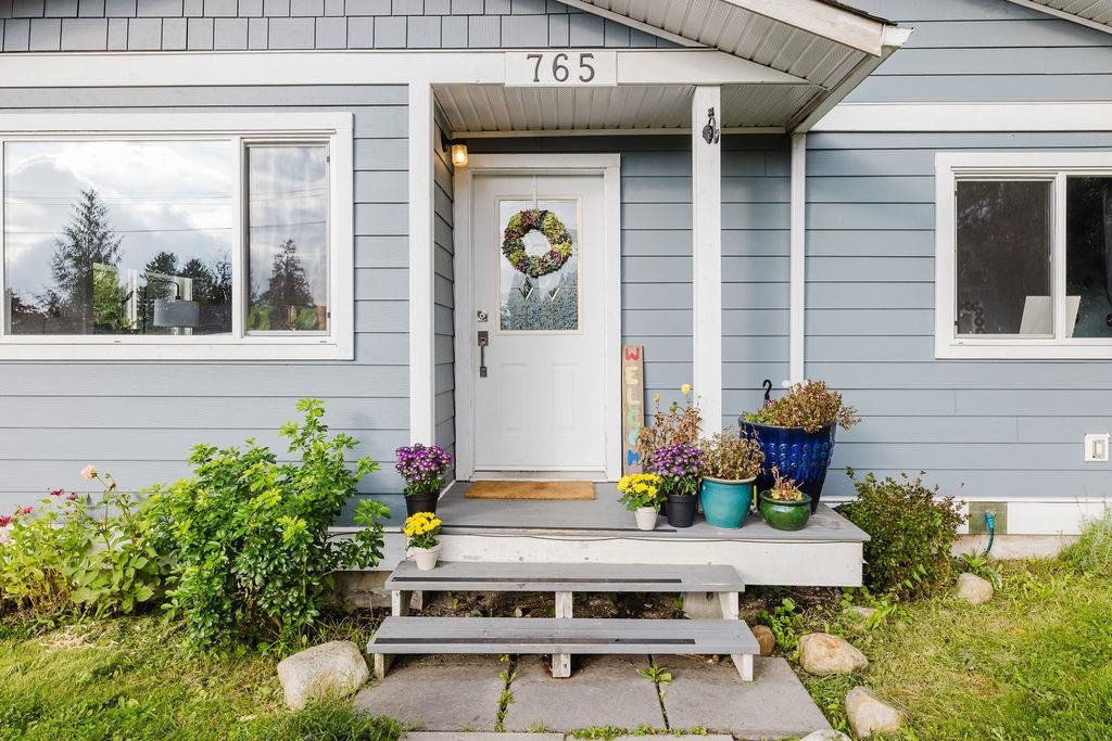 765 Cascade Crescent, Gibsons, BC V0N 1V9