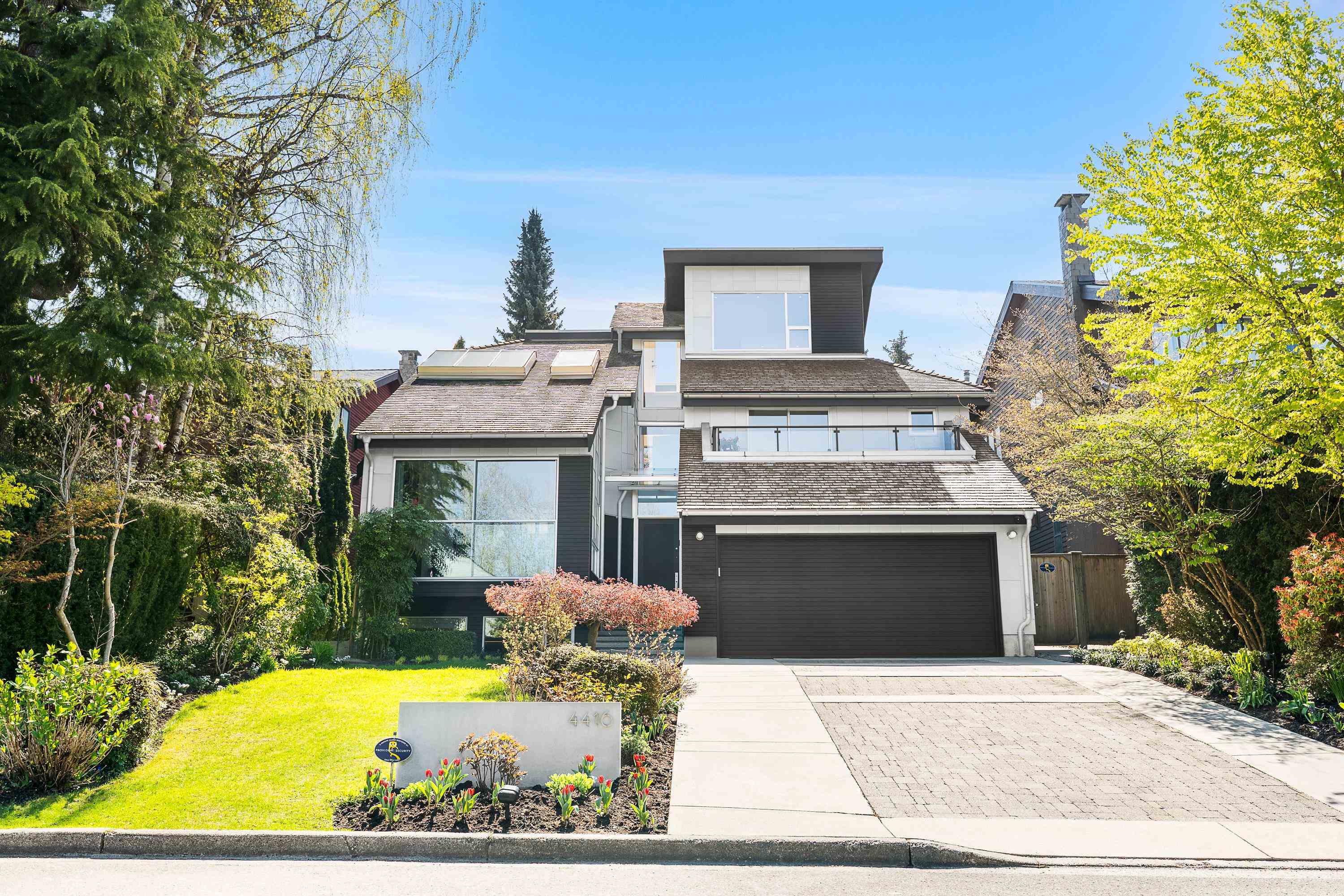 4416 West 1st Avenue, Vancouver, BC V6R 4J4