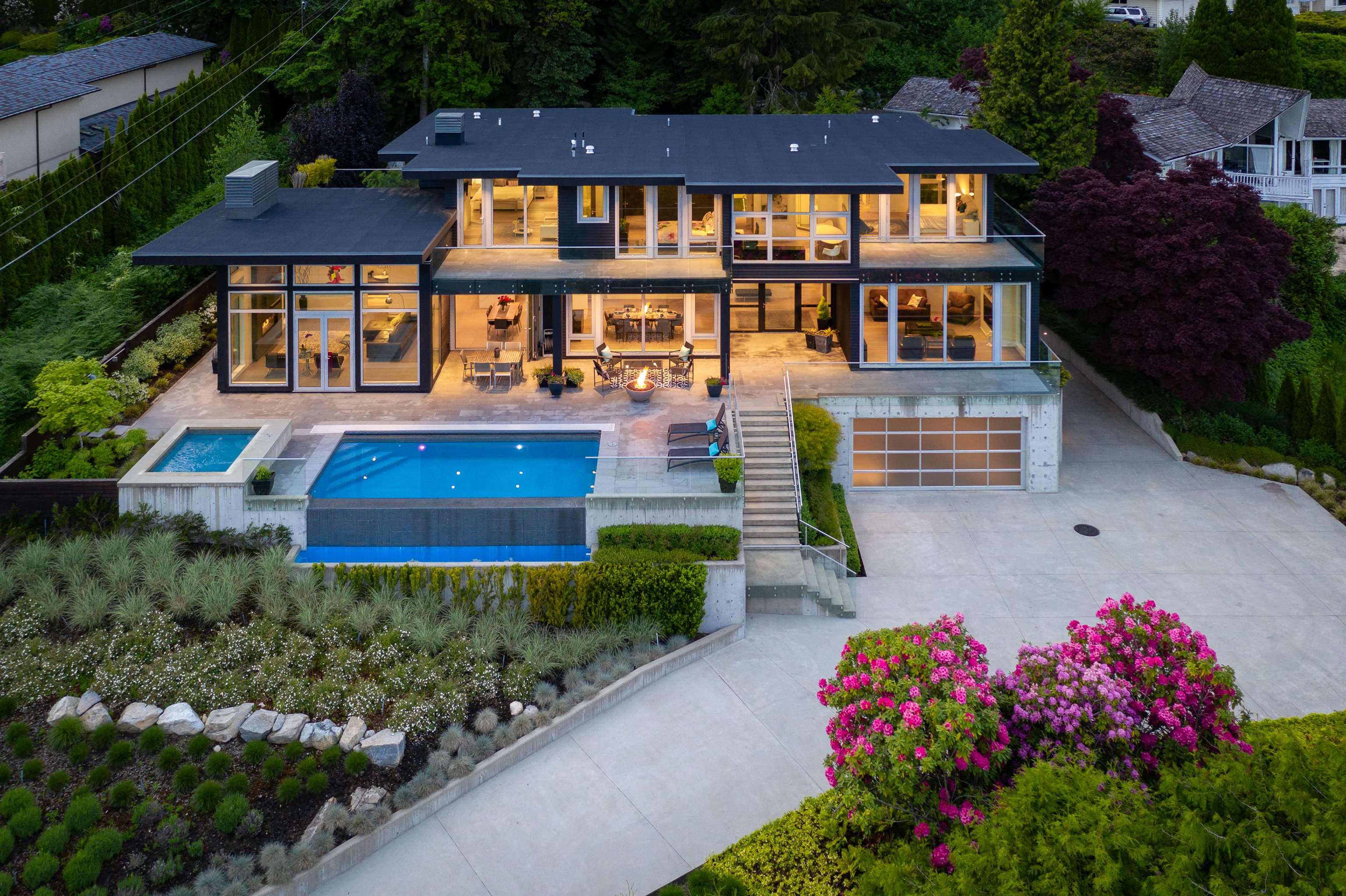 1065 Groveland Road, West Vancouver, BC V7S 1Z3