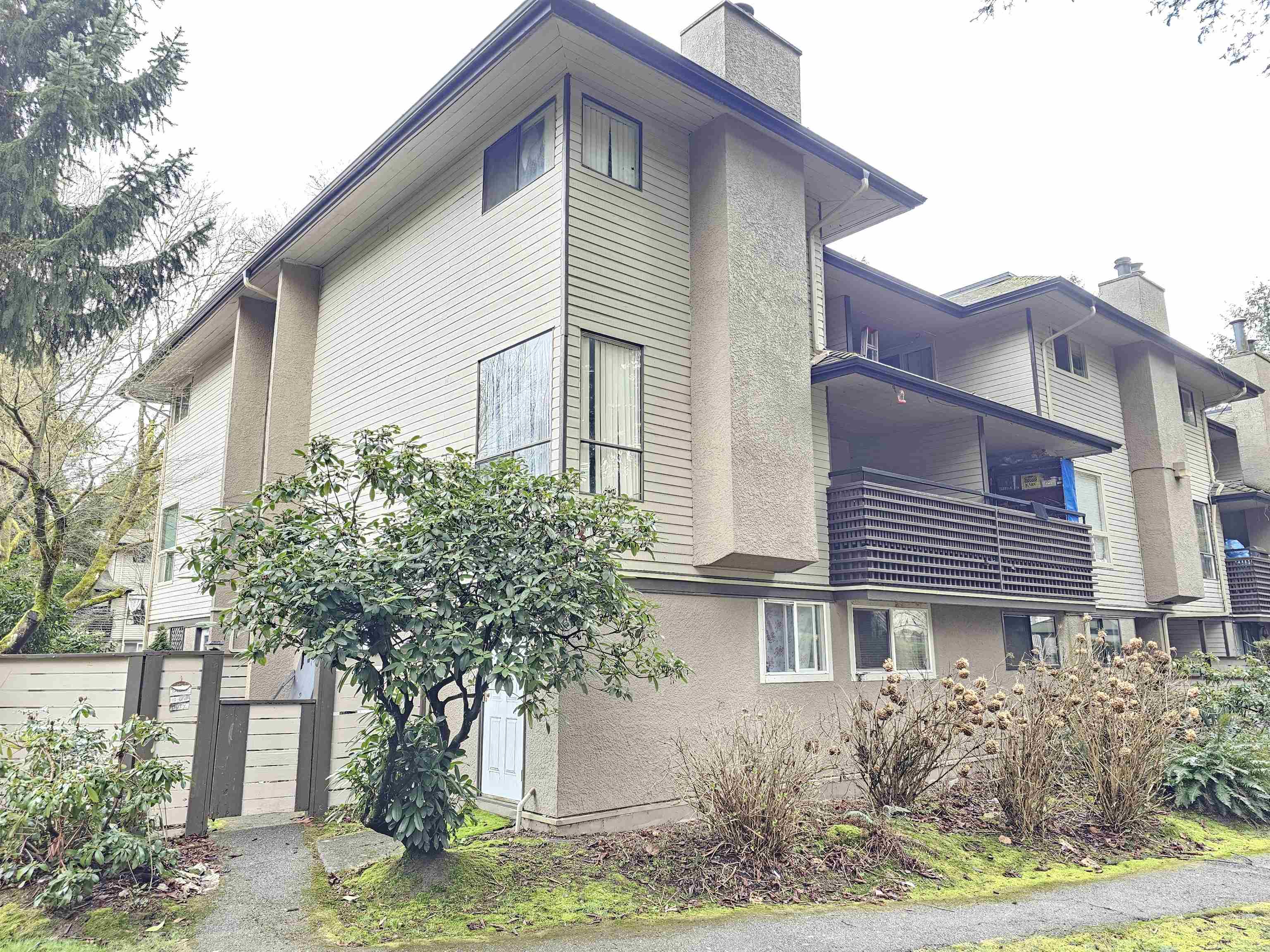 10539 Holly Park Lane, Surrey, BC V3R 6X8