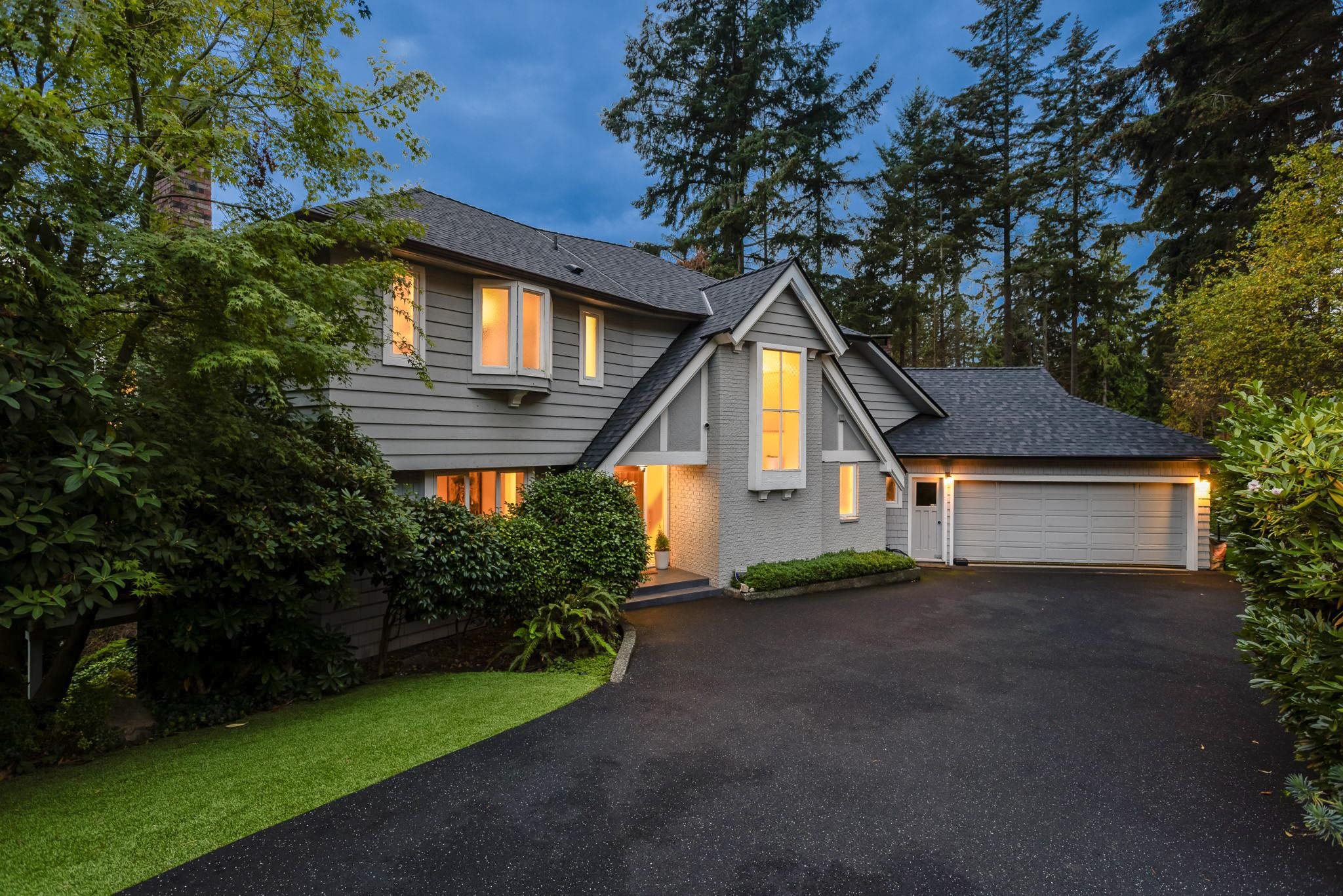 3714 Southridge Place, West Vancouver, BC V7V 3H8