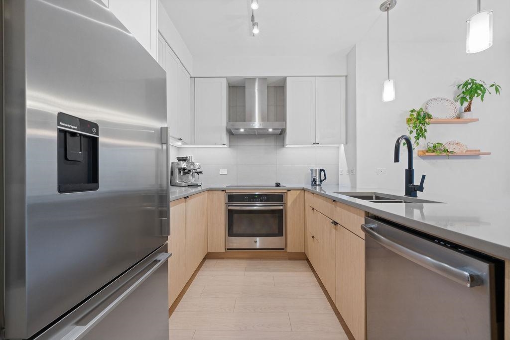 3205 Mountain Highway #303, North Vancouver, BC V7K 0A3