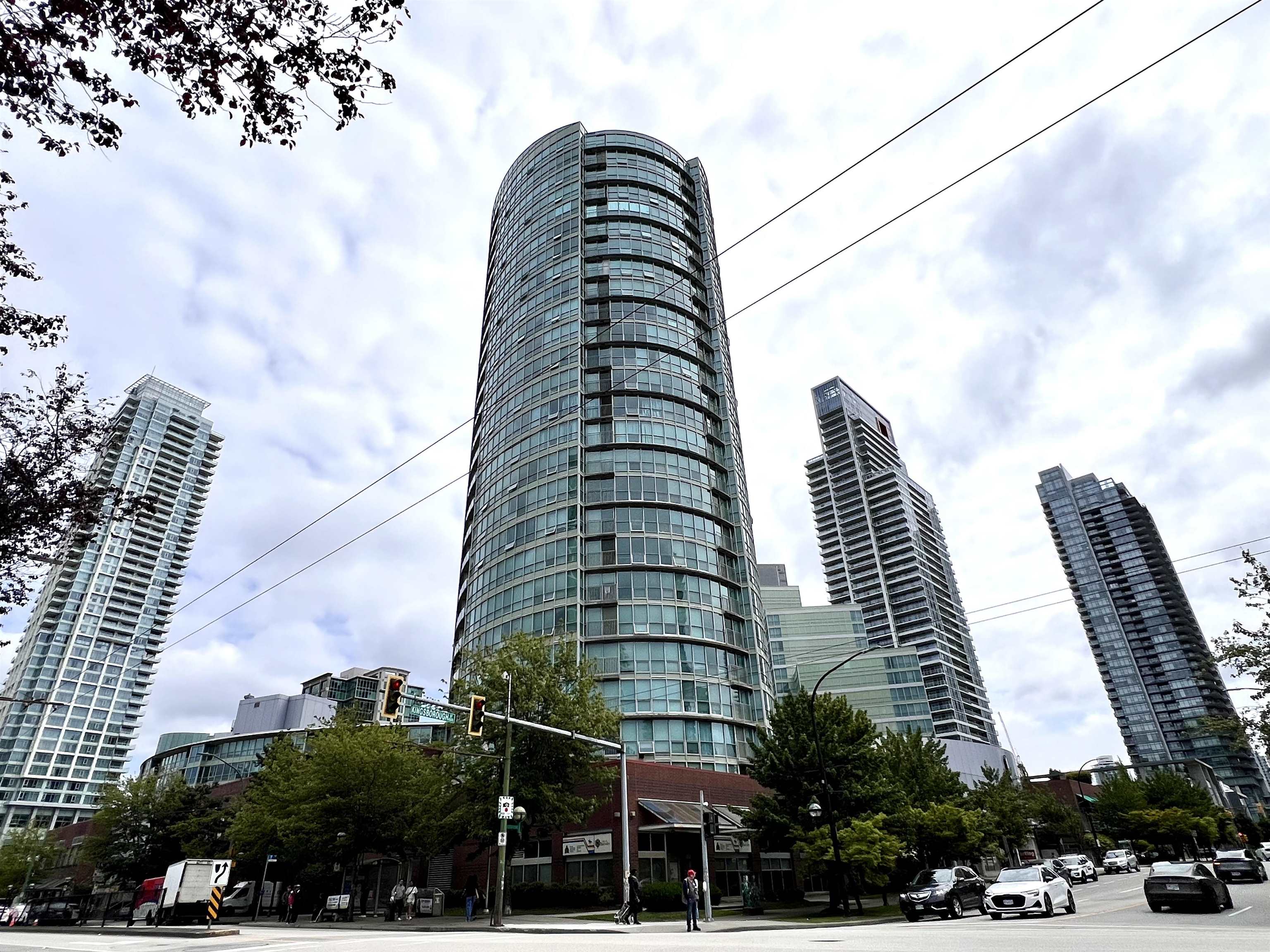 6088 Willingdon Avenue #1802, Burnaby, BC V5H 4V2