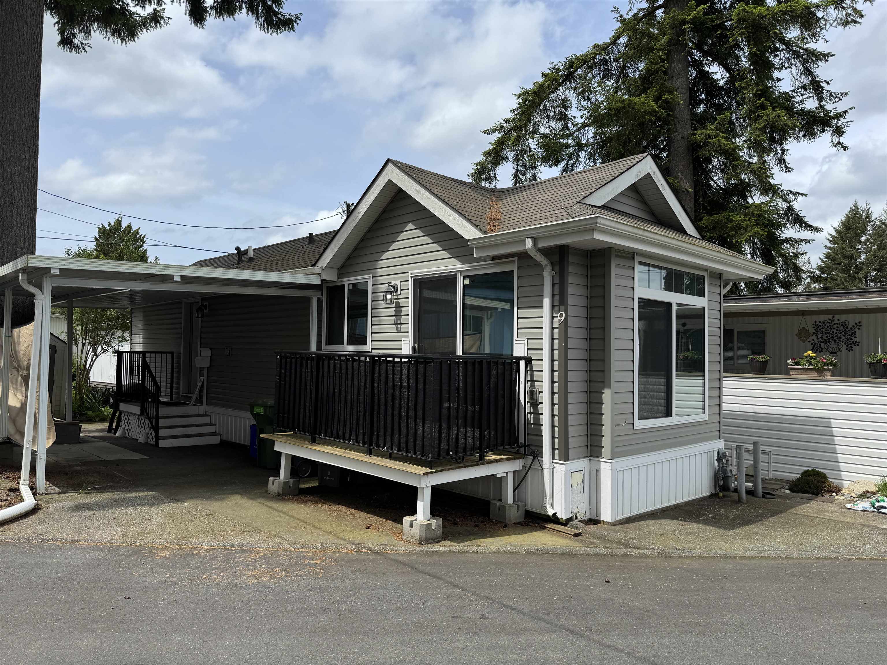 24330 Fraser Highway #9, Langley, BC V2Z 1N2