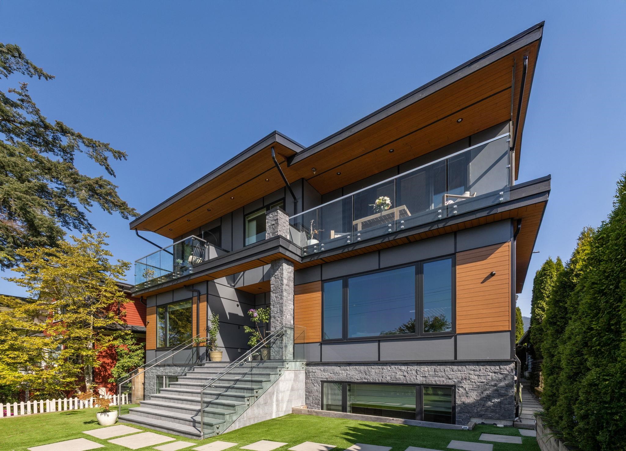 342 W 15th Street, North Vancouver, BC V7M 1S5