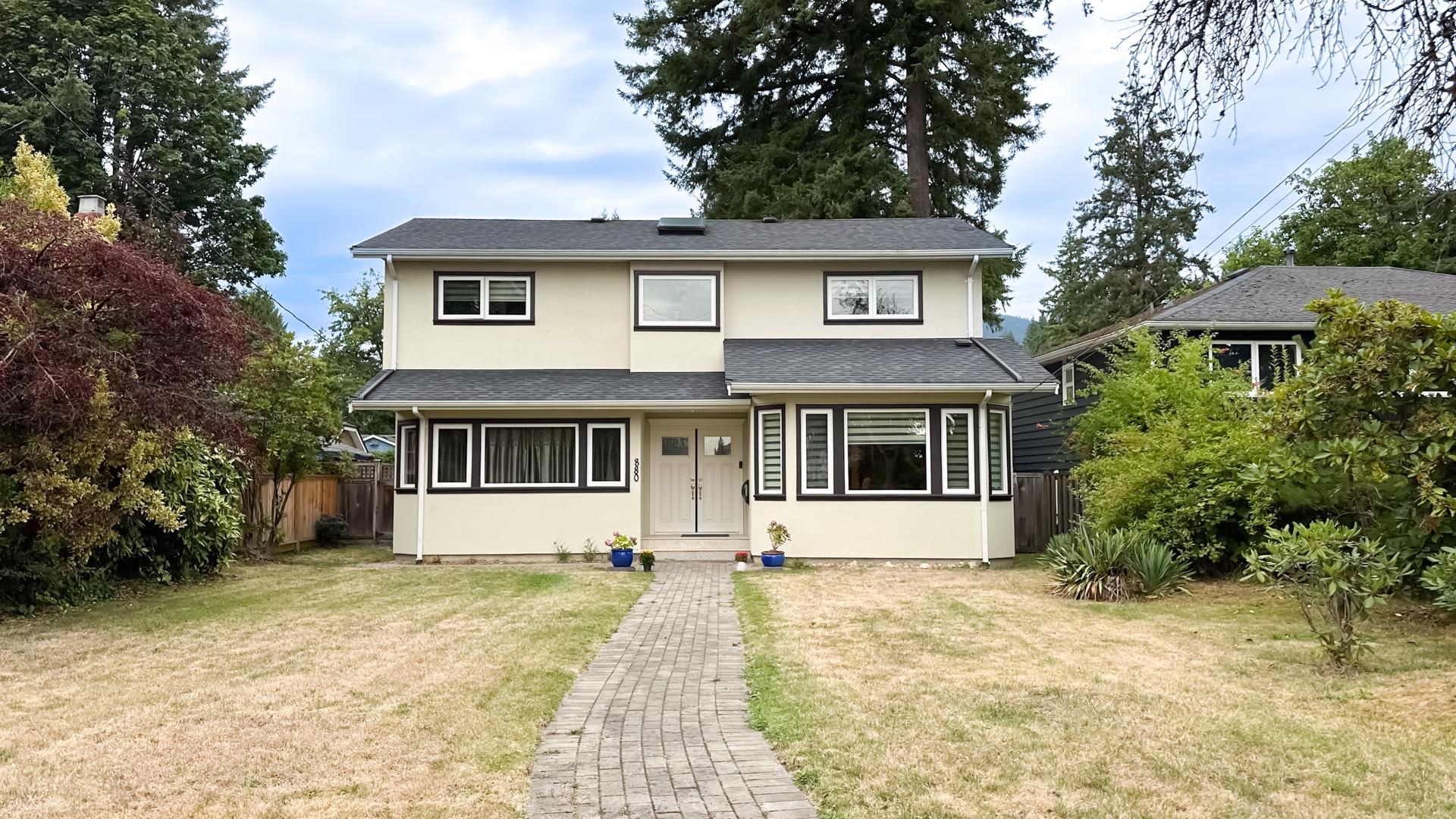 880 West 19th Avenue, North Vancouver, BC V7P 1Z8