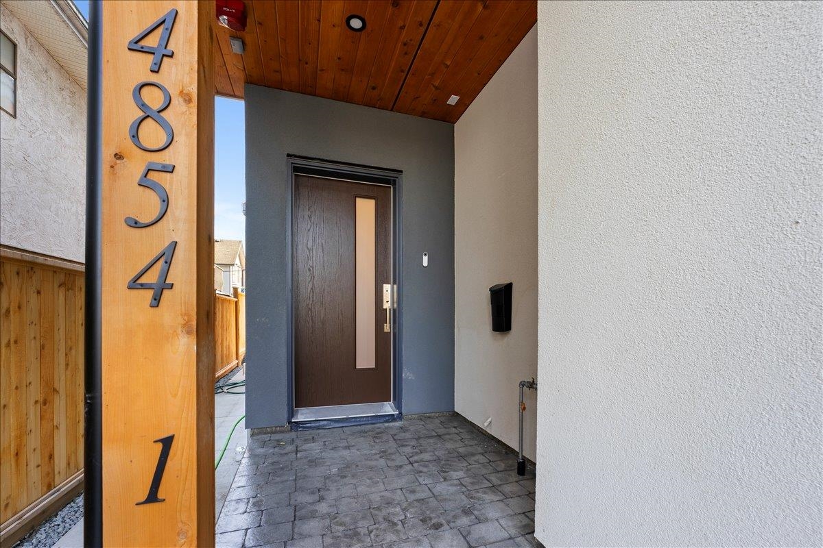 4854 Slocan Street, Vancouver, BC V5R 2A3