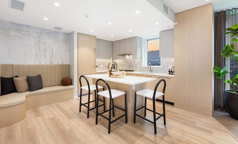 5860 Olive Avenue #1709, Burnaby, BC V5H 2P4