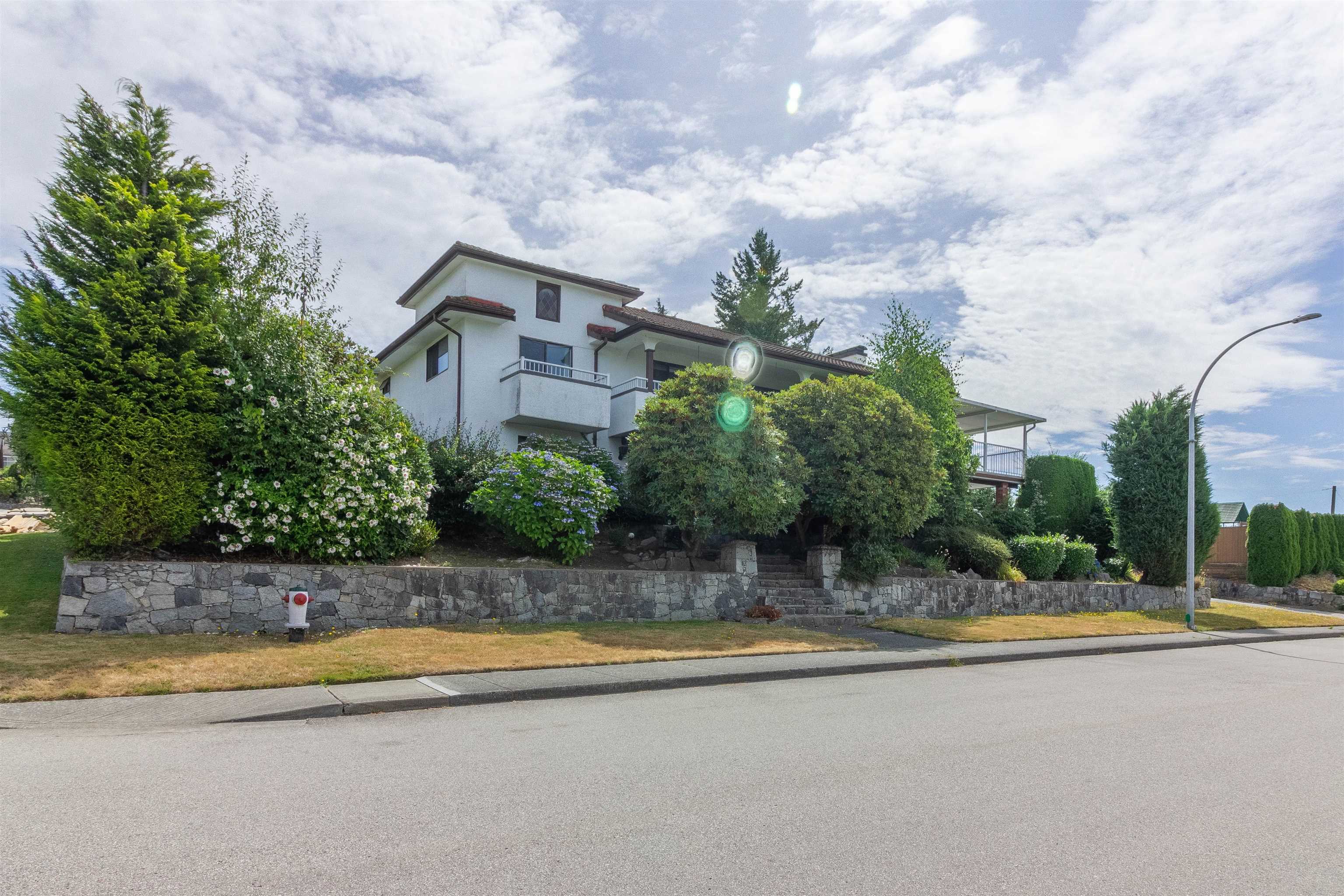 1450 Howard Avenue, Burnaby, BC V5B 3S3