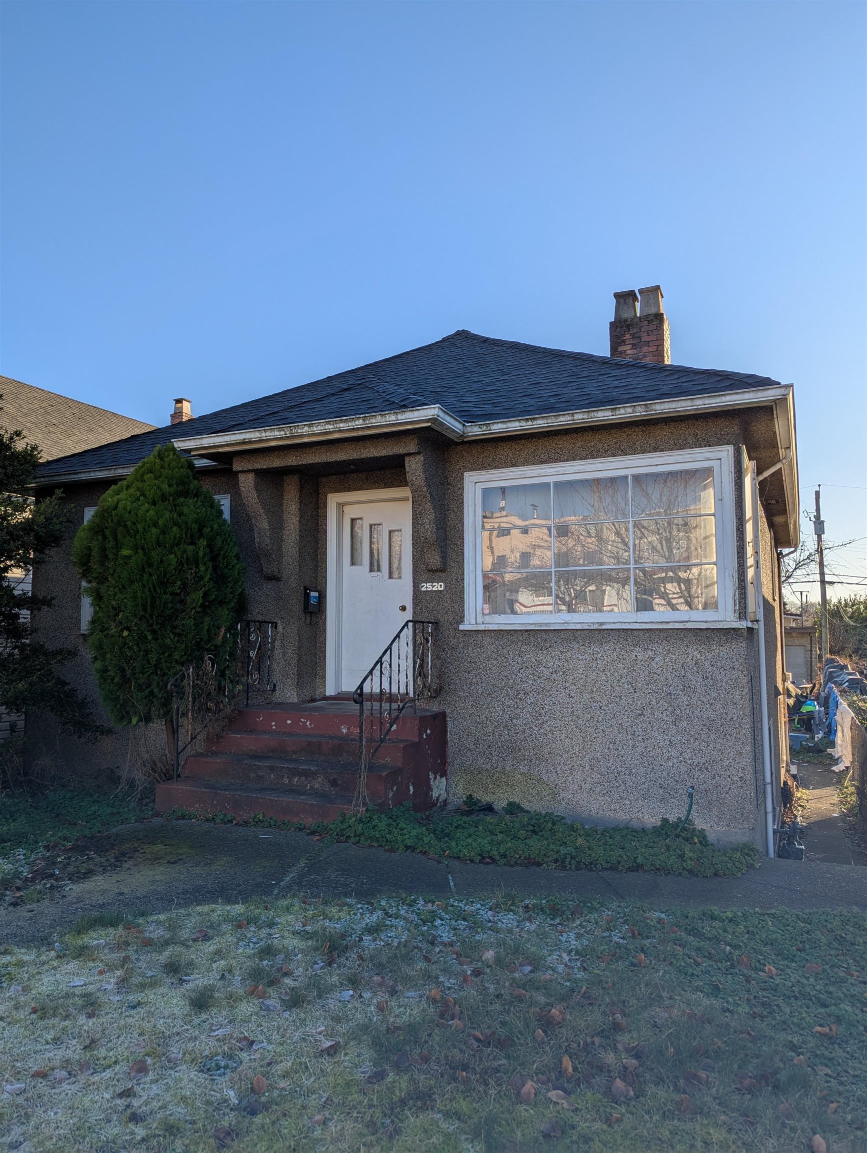 2520 East Pender Street, Vancouver, BC V5K 2B5